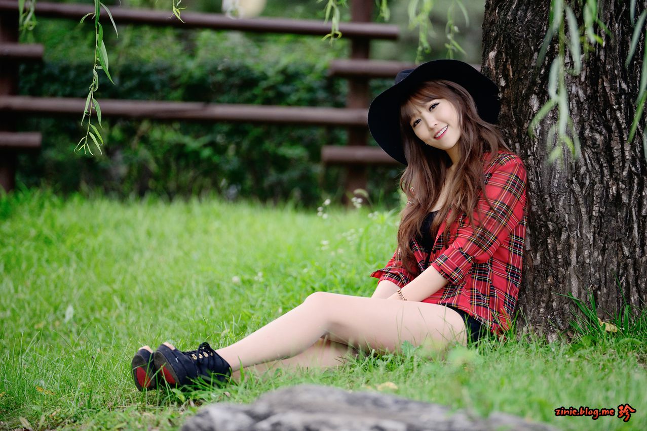 李二慧《公园热裤高跟街拍》-图47