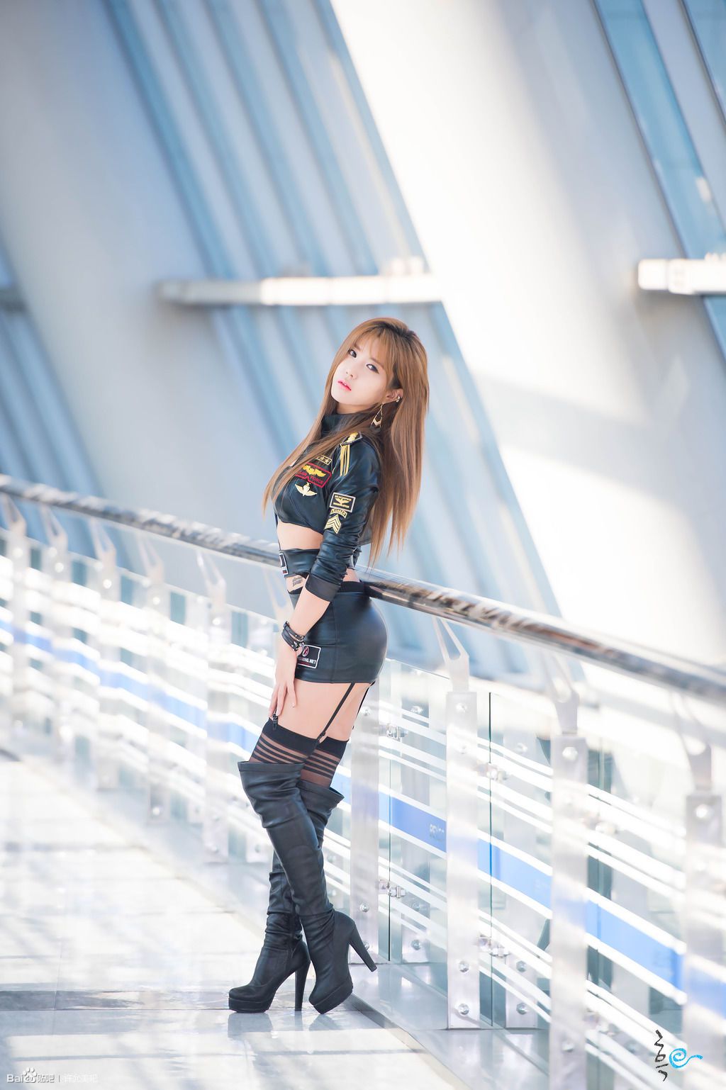 韩国美女许允美《Show GIRL 游戏展图集》套图-图0