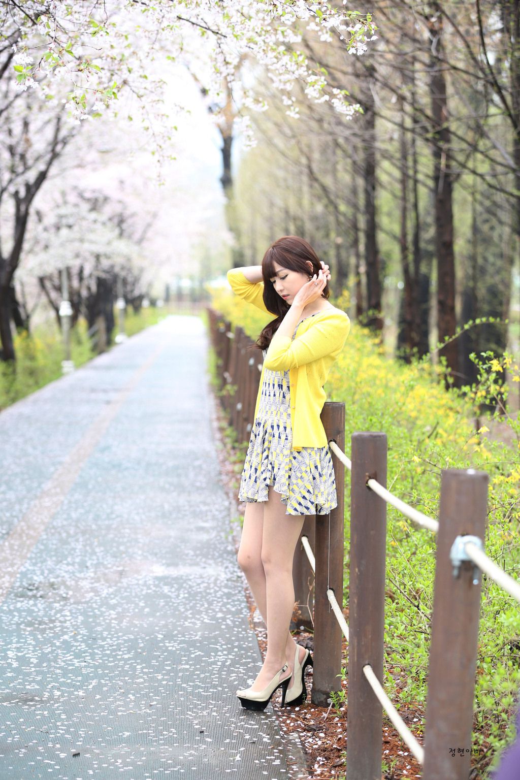 李恩慧《小清新连衣裙公园街拍》-图3