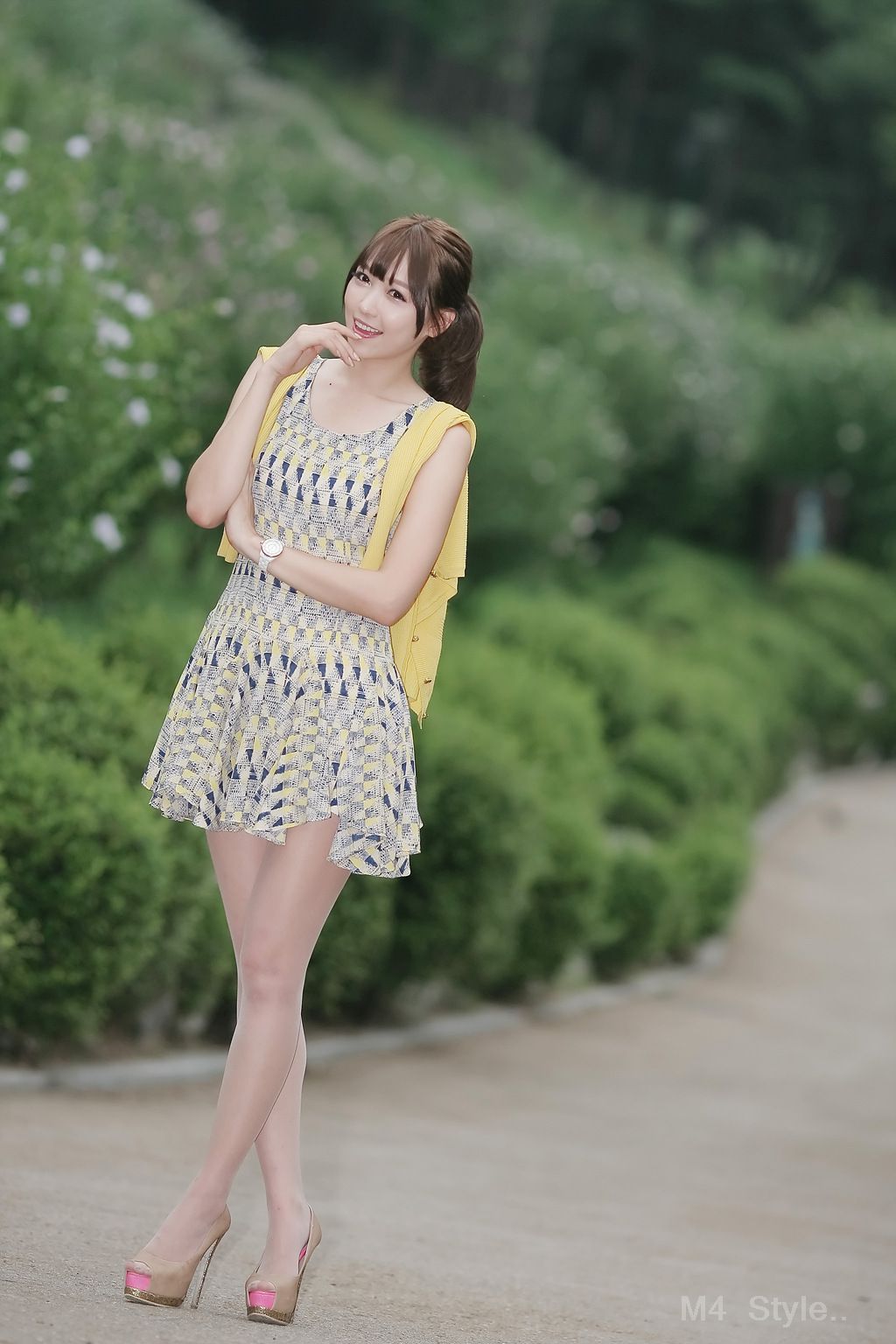 李恩慧《小清新连衣裙公园街拍》-图4