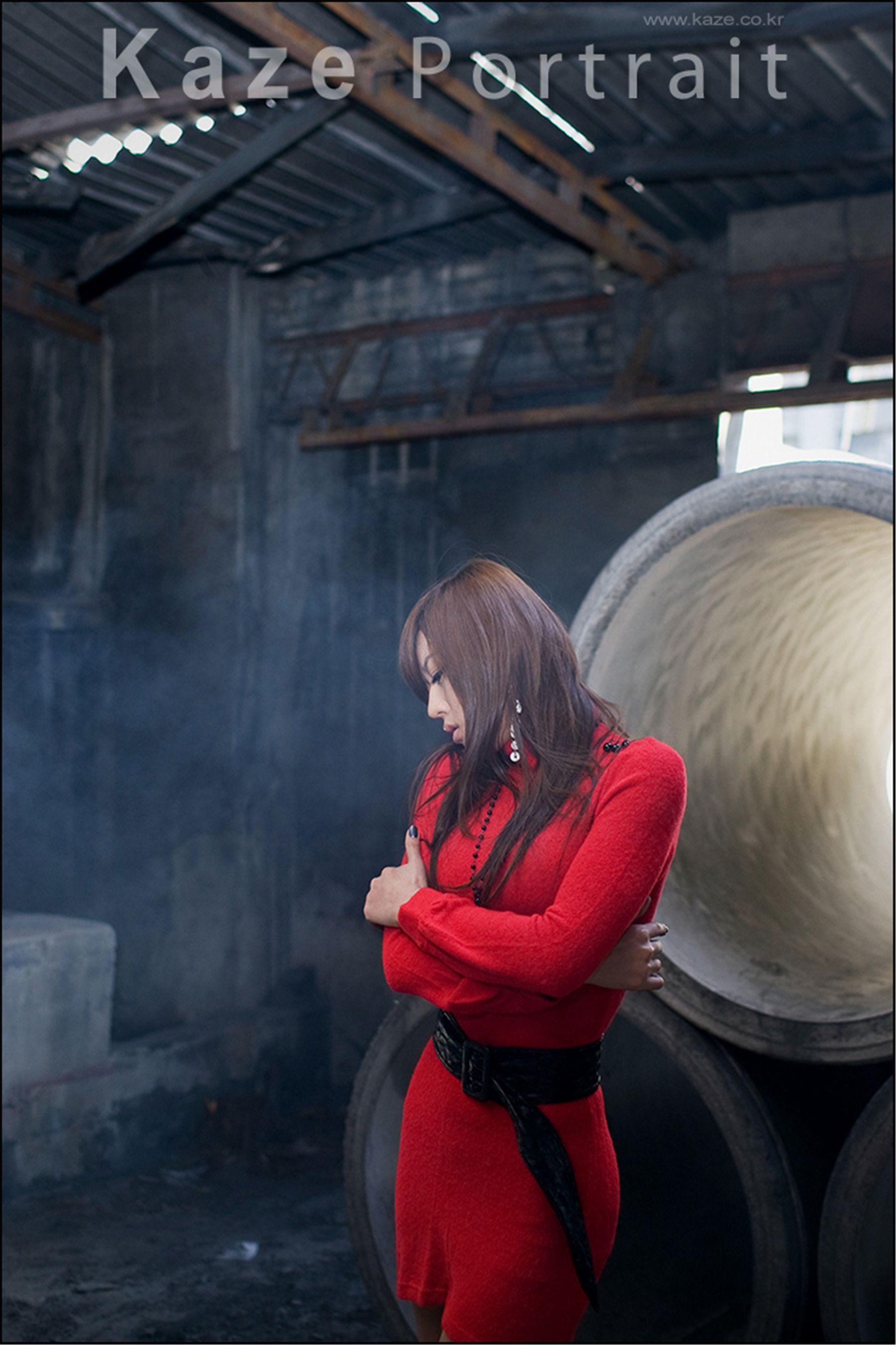 韩国模特黄美姬《废墟里的红衣美女》-图18