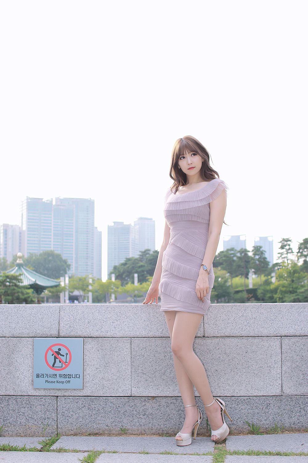 李仁慧《极品公园超短裙气质女神》-图3