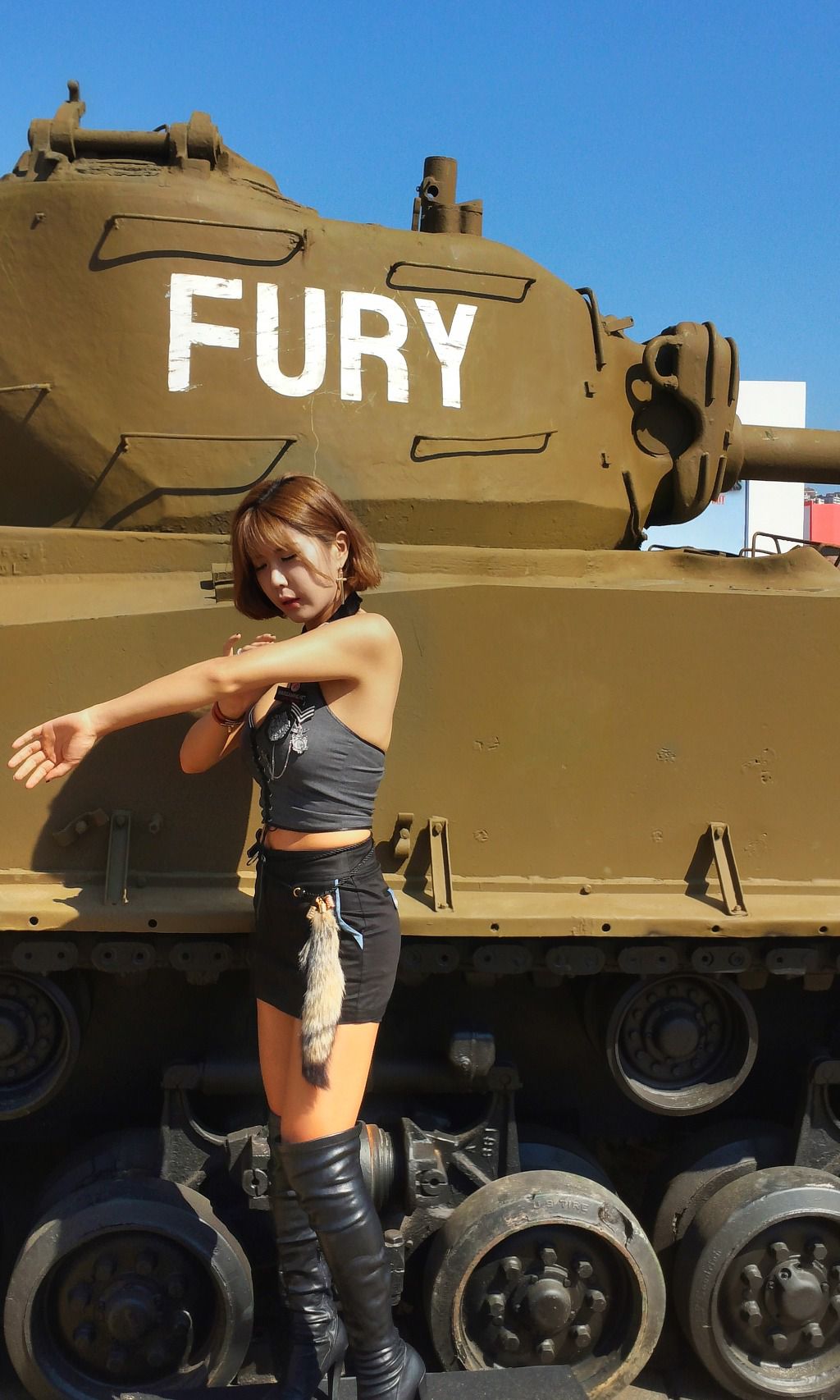 许允美《釜山坦克世界》套图-图14