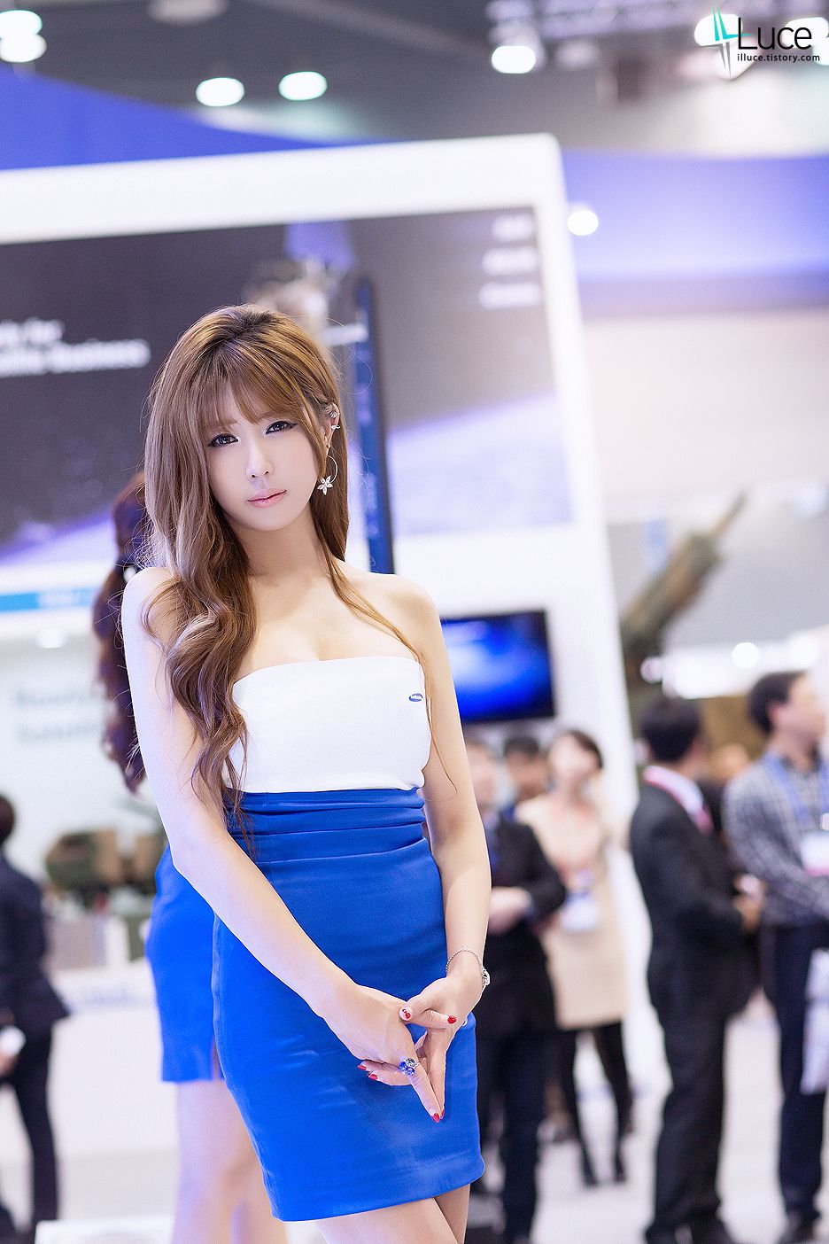 许允美《三星展台包臀超短裙系列》高清套图-图43