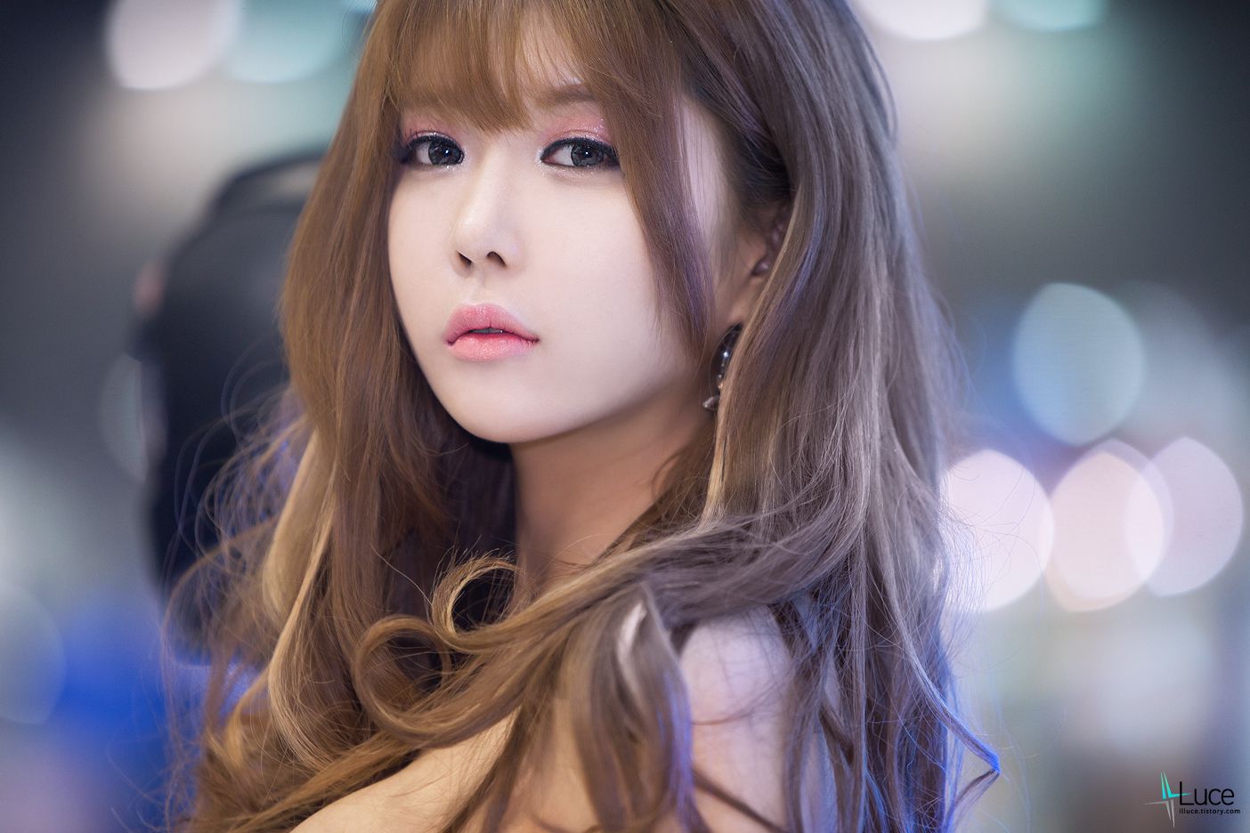 许允美《三星展台包臀超短裙系列》高清套图-图57