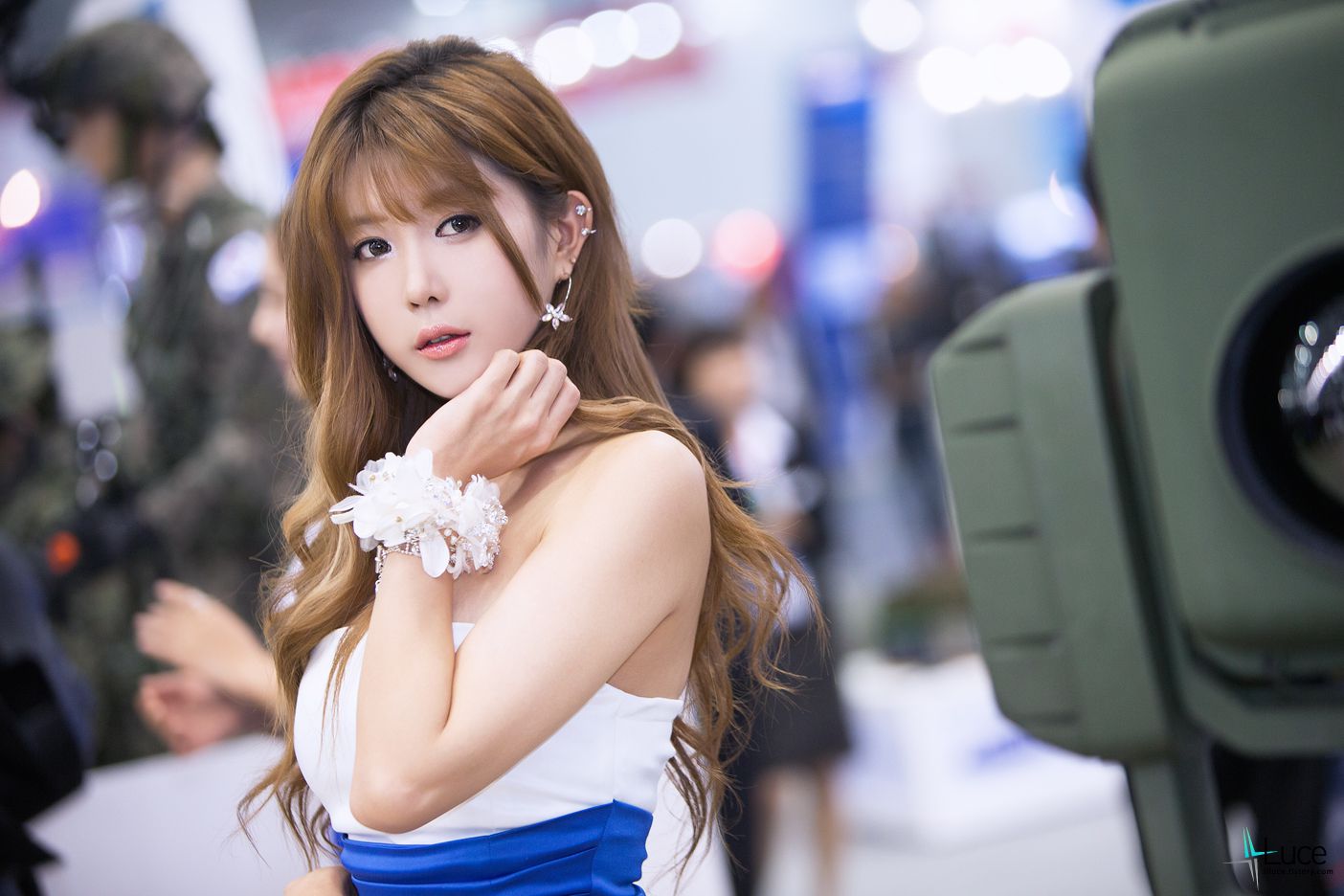 许允美《三星展台包臀超短裙系列》高清套图-图60