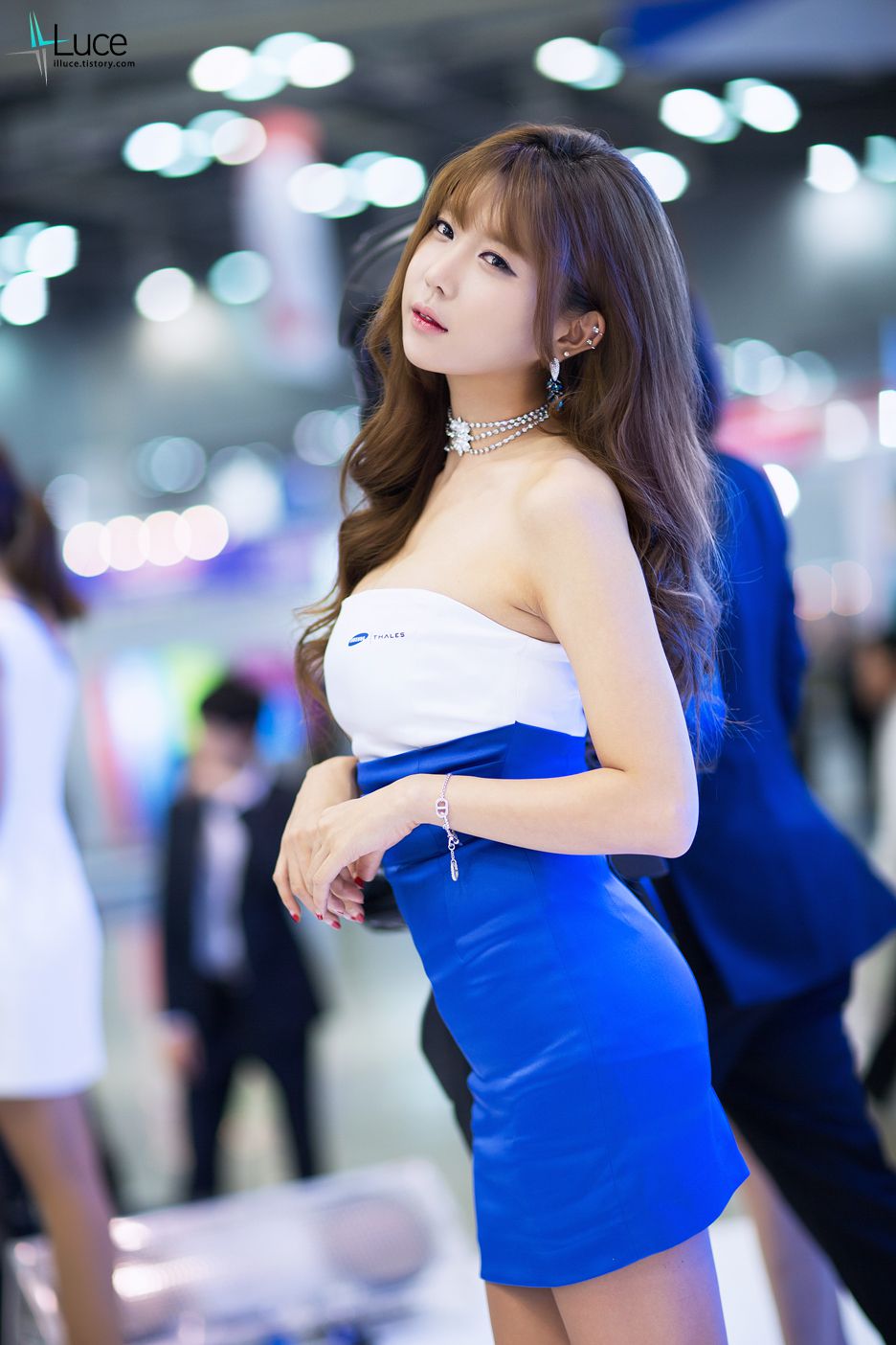 许允美《三星展台包臀超短裙系列》高清套图-图65