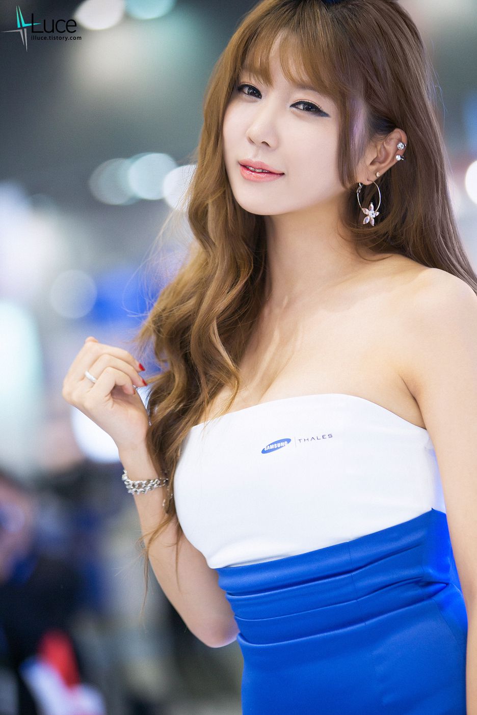 许允美《三星展台包臀超短裙系列》高清套图-图73