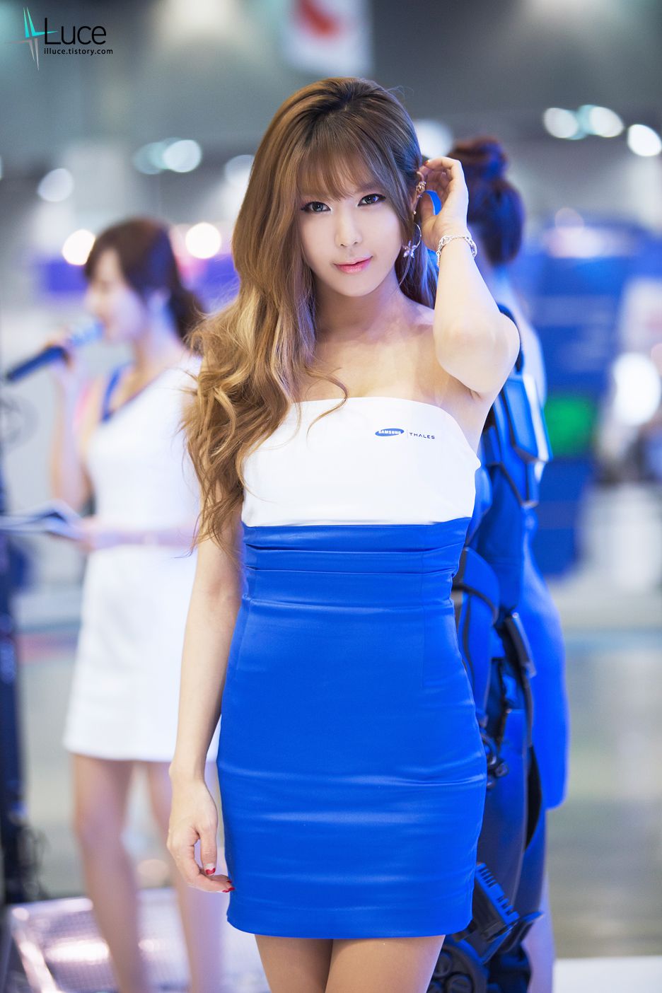 许允美《三星展台包臀超短裙系列》高清套图-图75