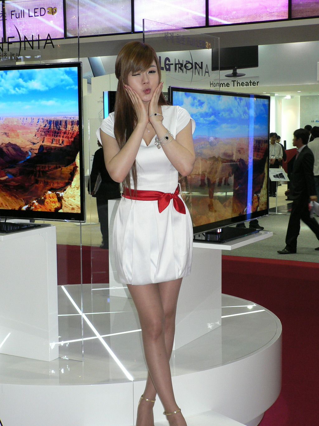 黄美姬《电子数码展》图片合集-图1