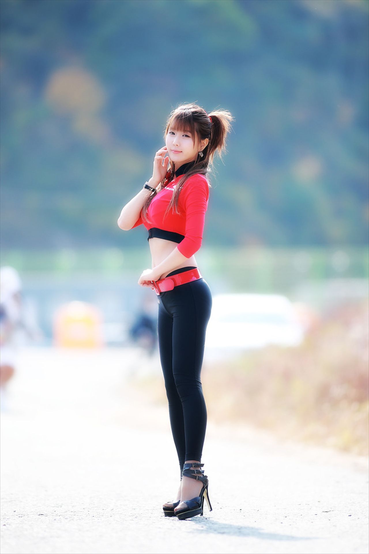 赛车女郎许允美 Heo Yun Mi《红衣紧身裤系列》高清套图-图9