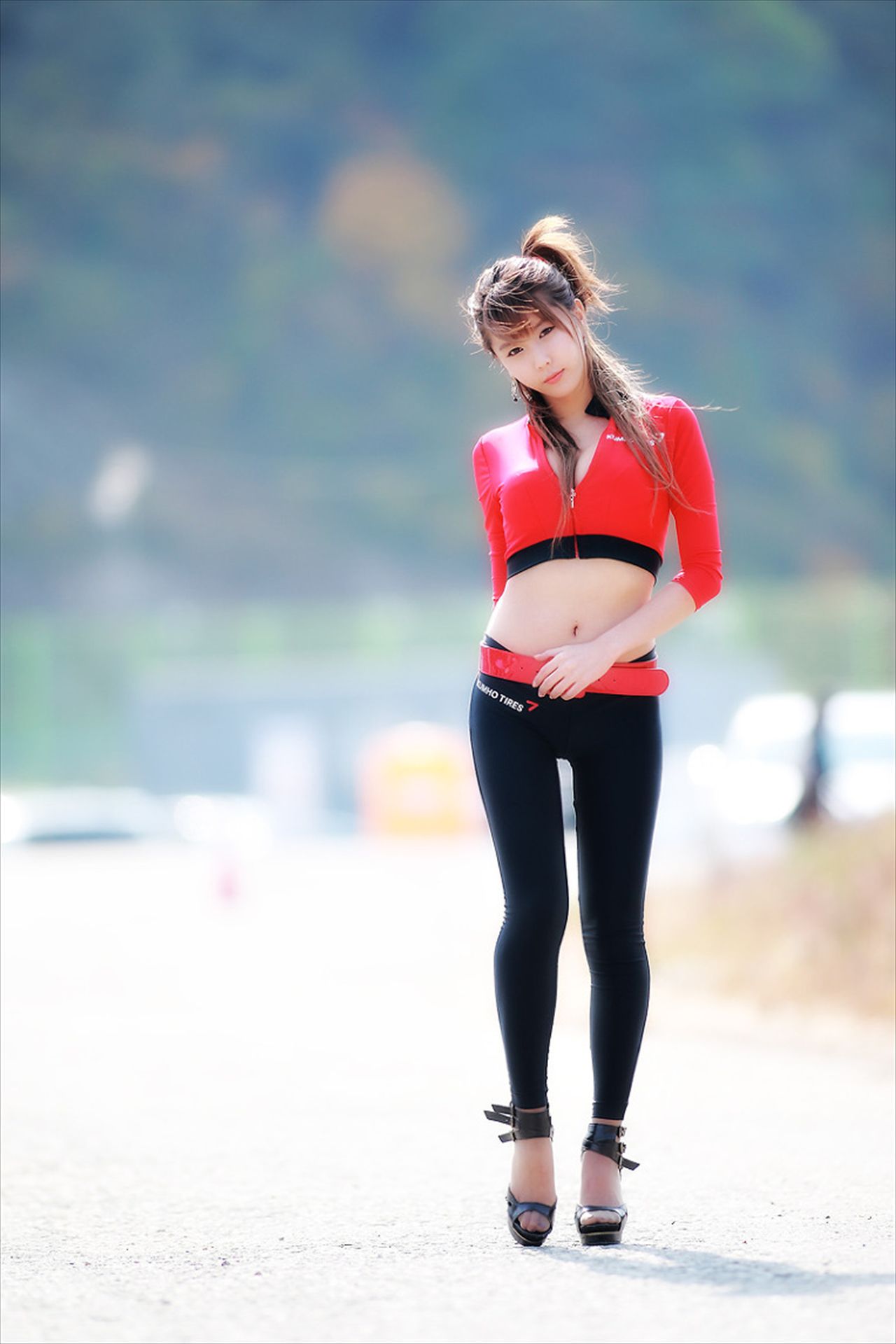 赛车女郎许允美 Heo Yun Mi《红衣紧身裤系列》高清套图-图12