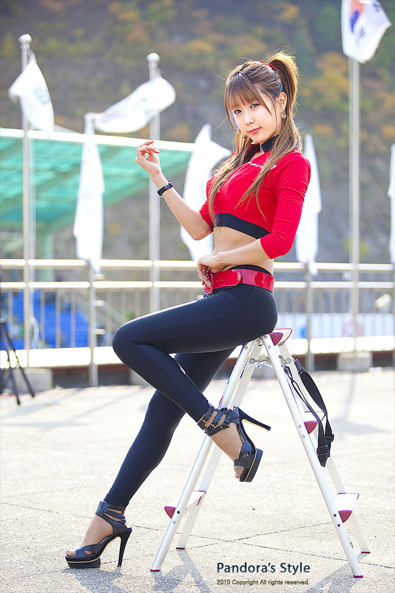 赛车女郎许允美 Heo Yun Mi《红衣紧身裤系列》高清套图-图26