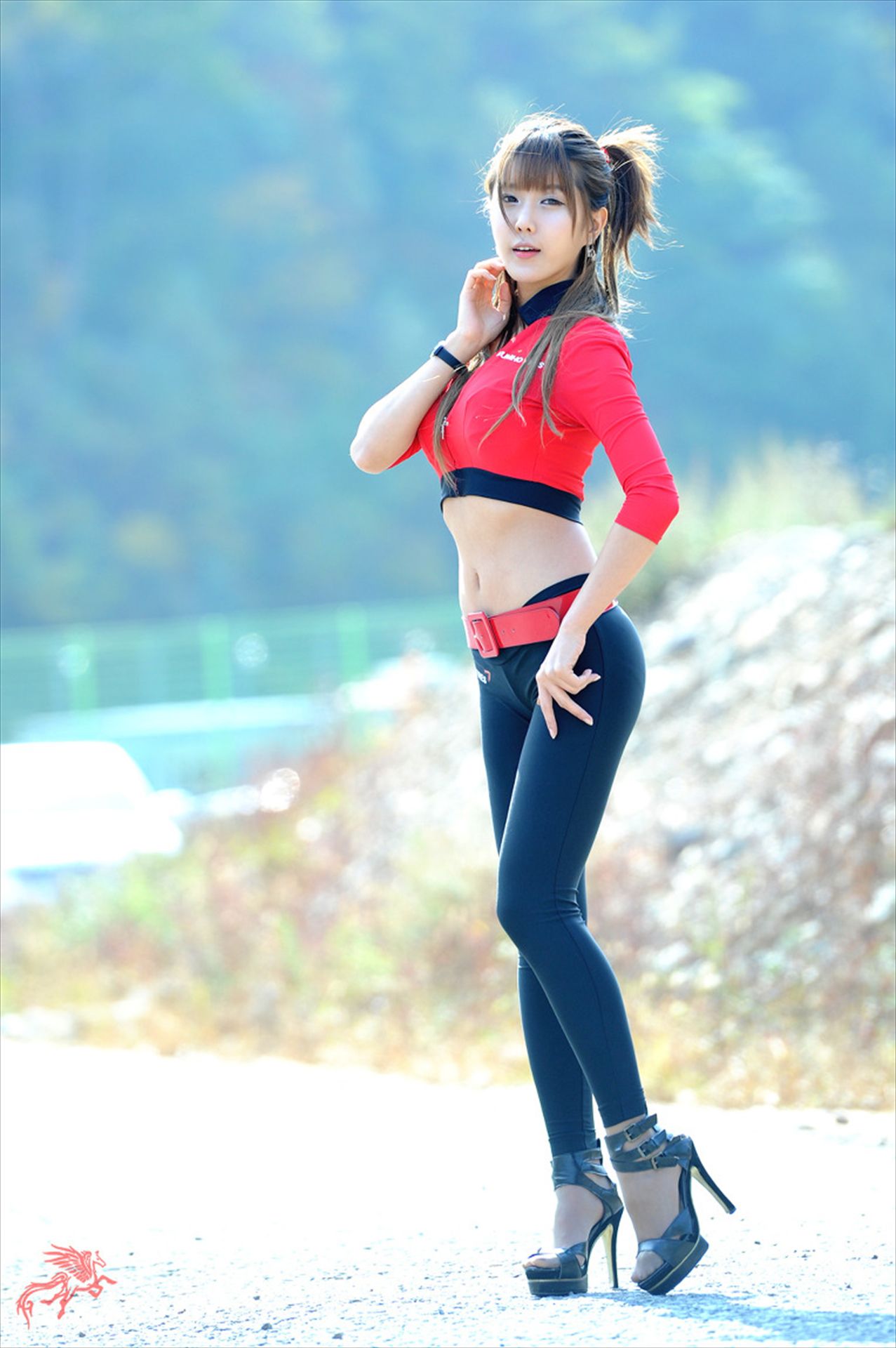 赛车女郎许允美 Heo Yun Mi《红衣紧身裤系列》高清套图-图34