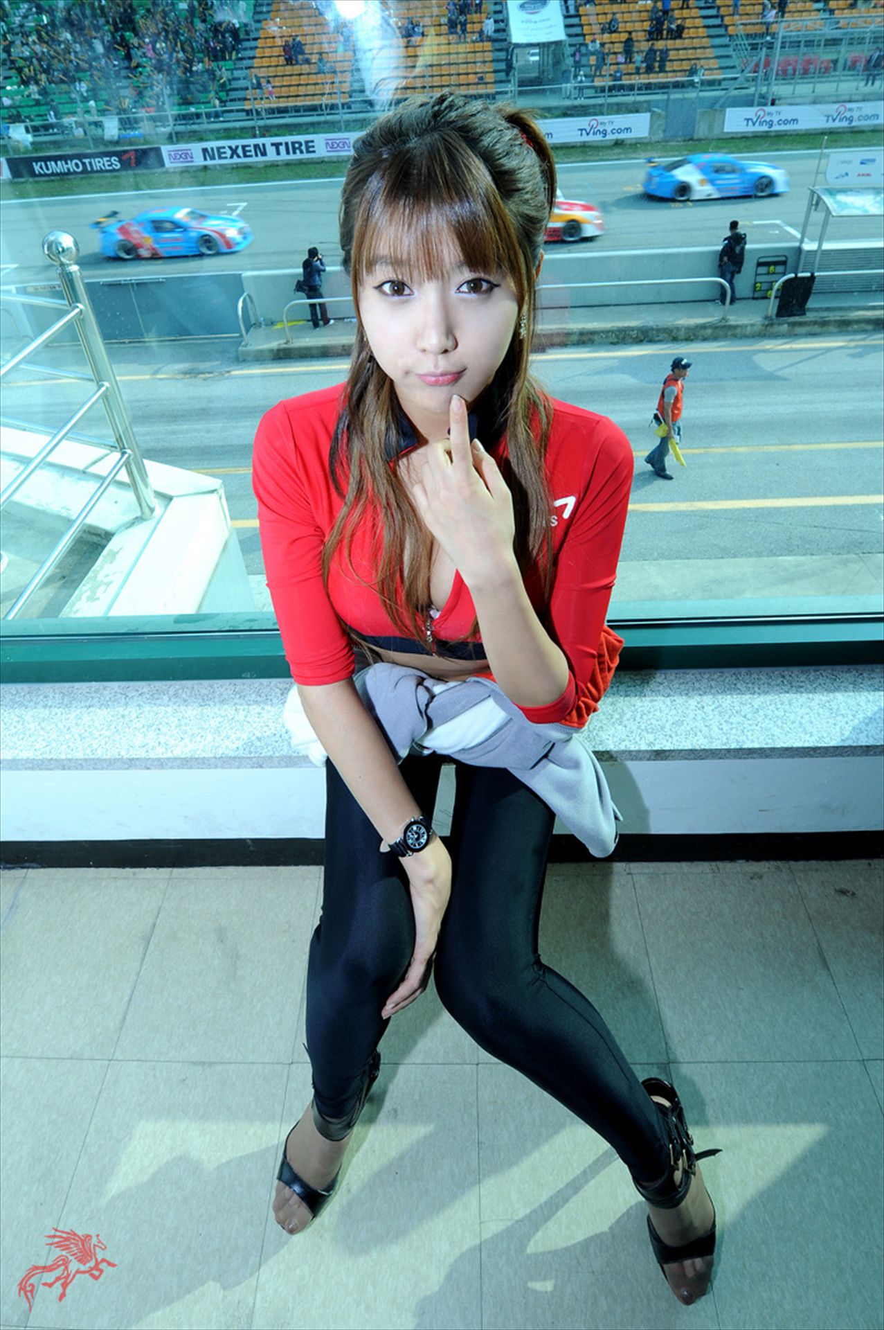 赛车女郎许允美 Heo Yun Mi《红衣紧身裤系列》高清套图-图35