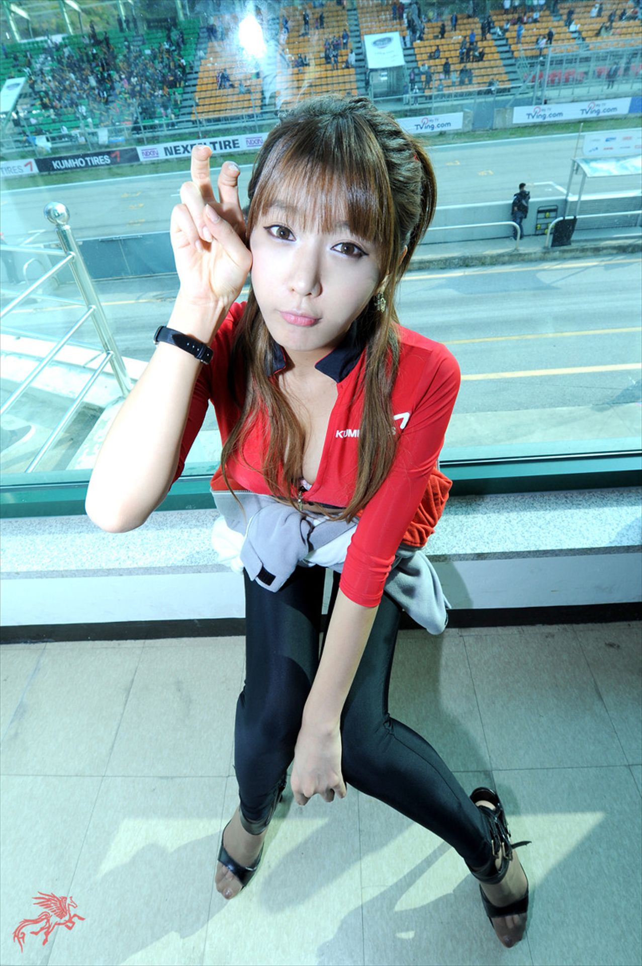 赛车女郎许允美 Heo Yun Mi《红衣紧身裤系列》高清套图-图36