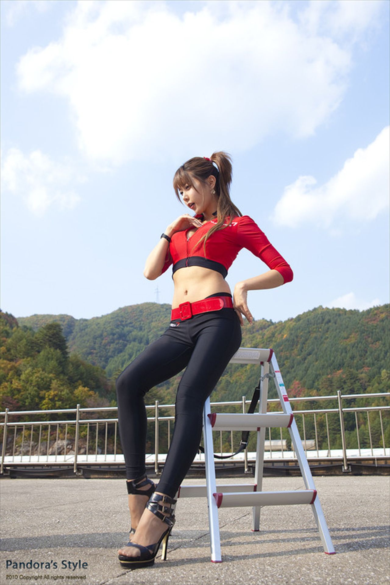 赛车女郎许允美 Heo Yun Mi《红衣紧身裤系列》高清套图-图58