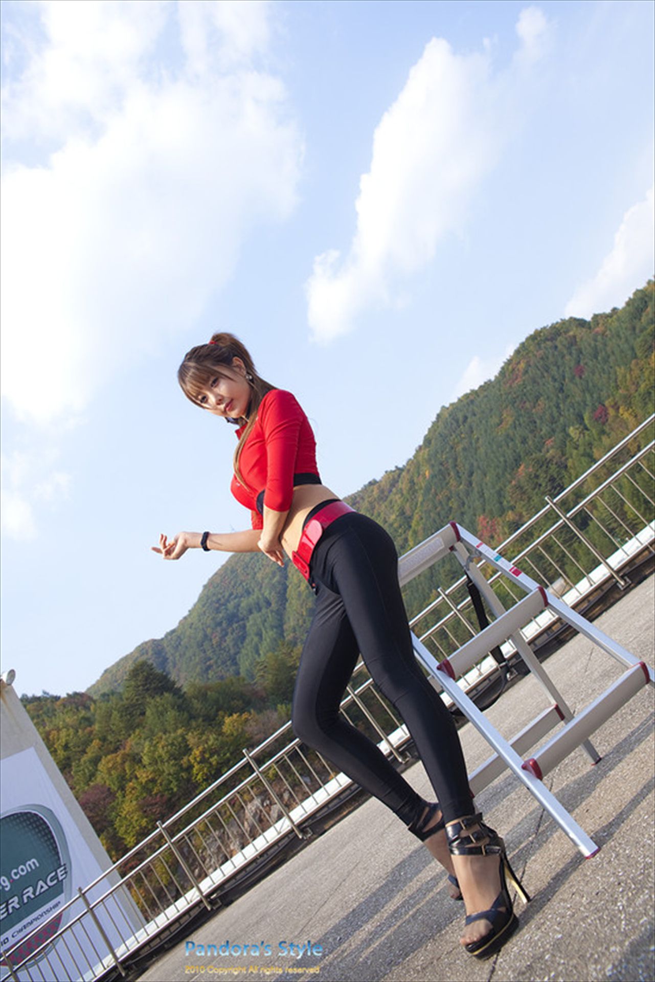 赛车女郎许允美 Heo Yun Mi《红衣紧身裤系列》高清套图-图59