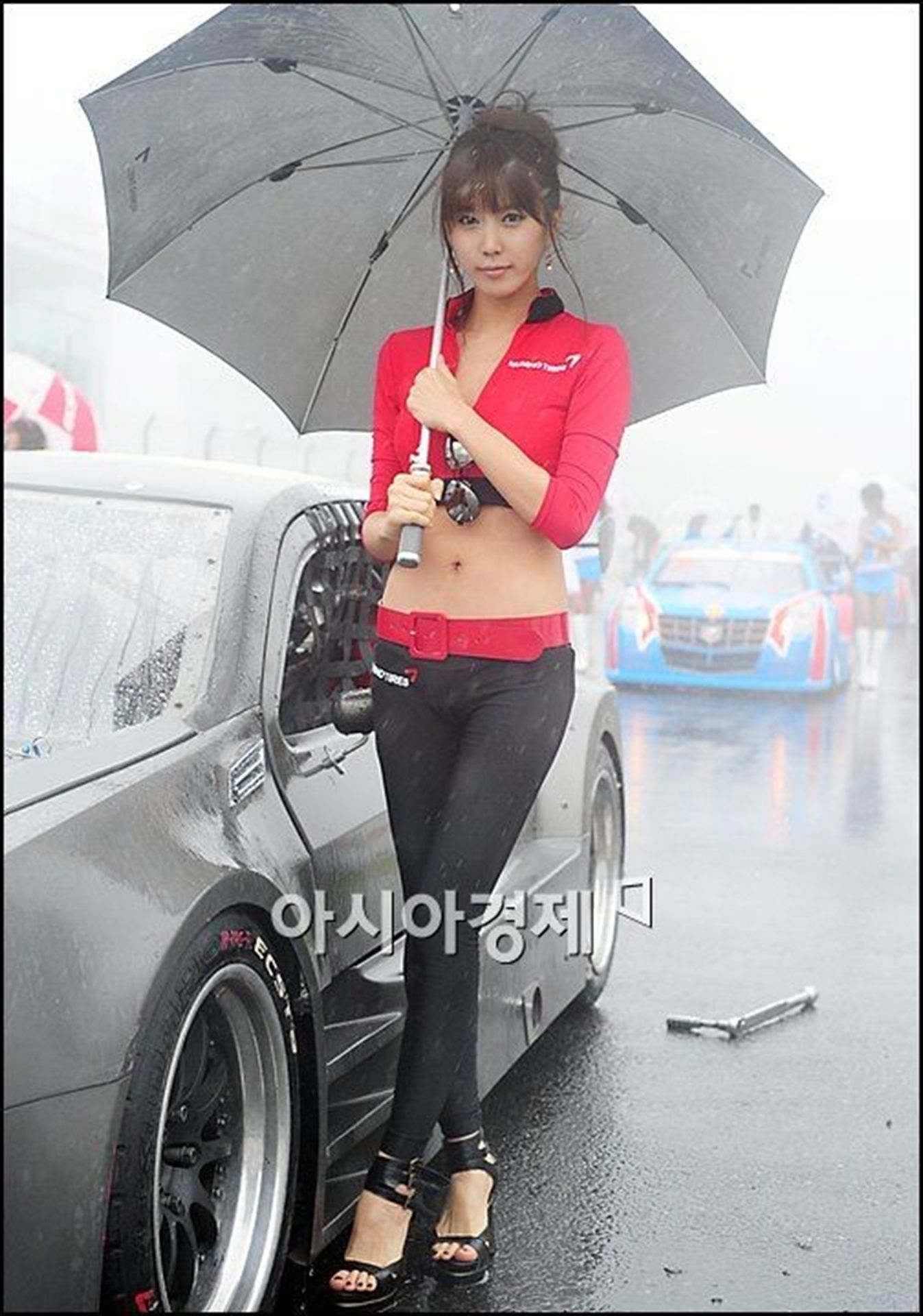 赛车女郎许允美 Heo Yun Mi《红衣紧身裤系列》高清套图-图77