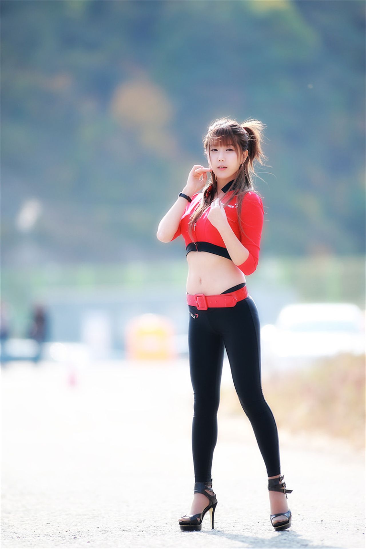 赛车女郎许允美 Heo Yun Mi《红衣紧身裤系列》高清套图-图7