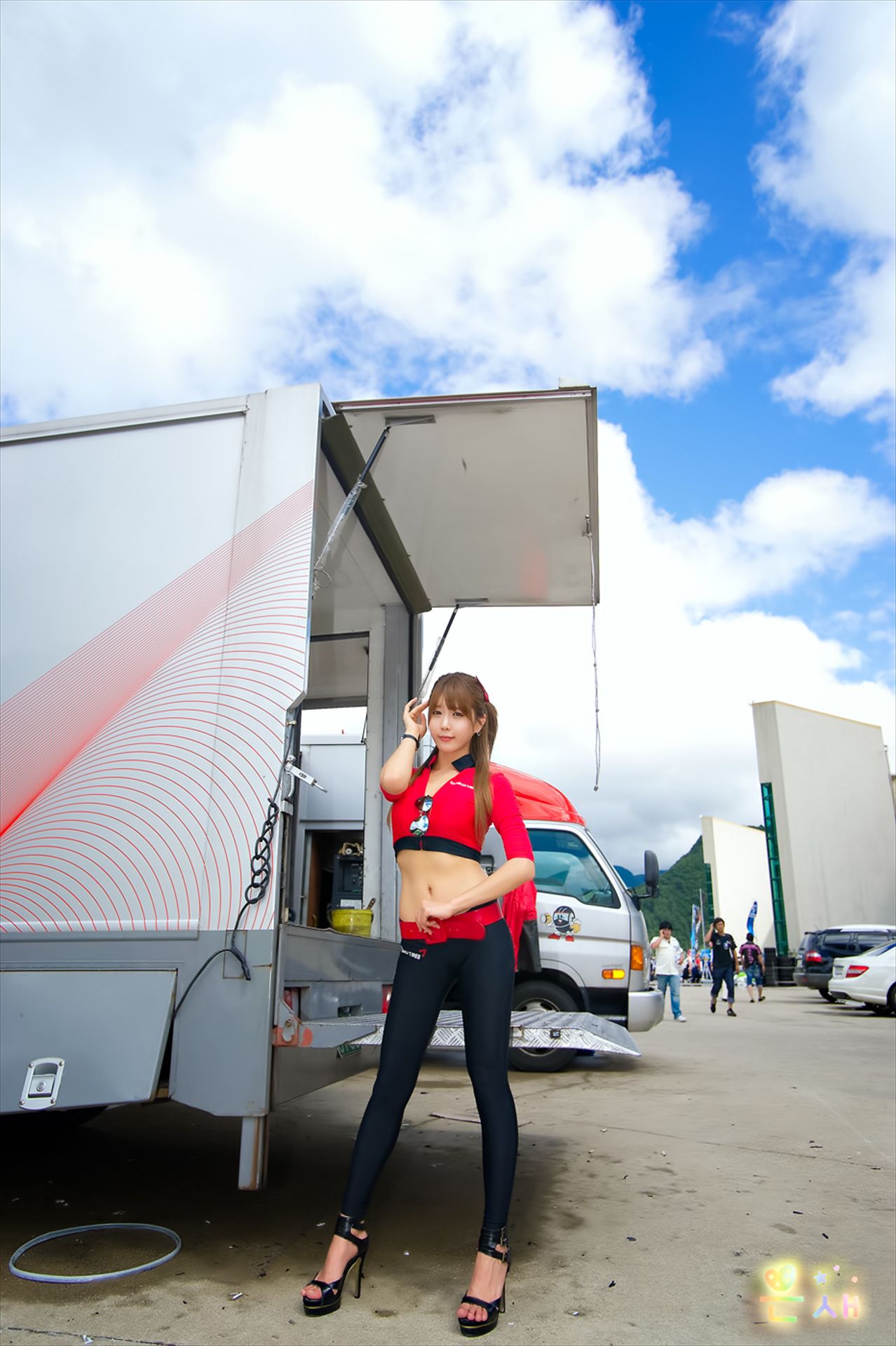 赛车女郎许允美 Heo Yun Mi《红衣紧身裤系列》高清套图-图86