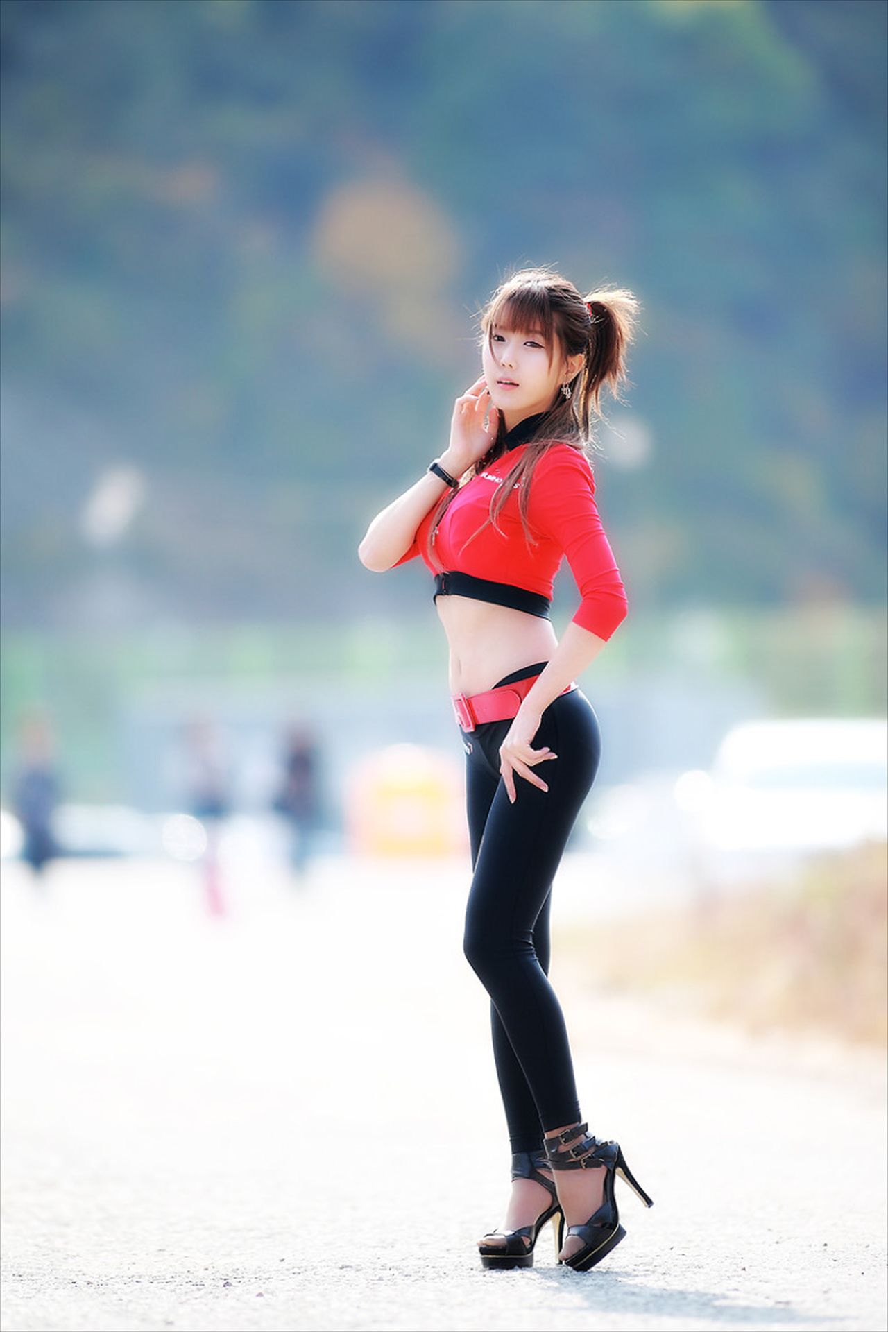 赛车女郎许允美 Heo Yun Mi《红衣紧身裤系列》高清套图-图8