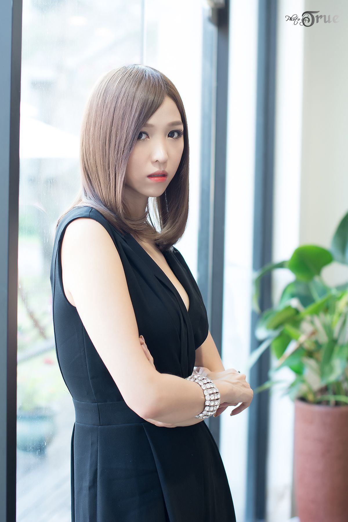 李仁慧(李恩慧)《办公室里的优雅气质女神》写真合集-图21