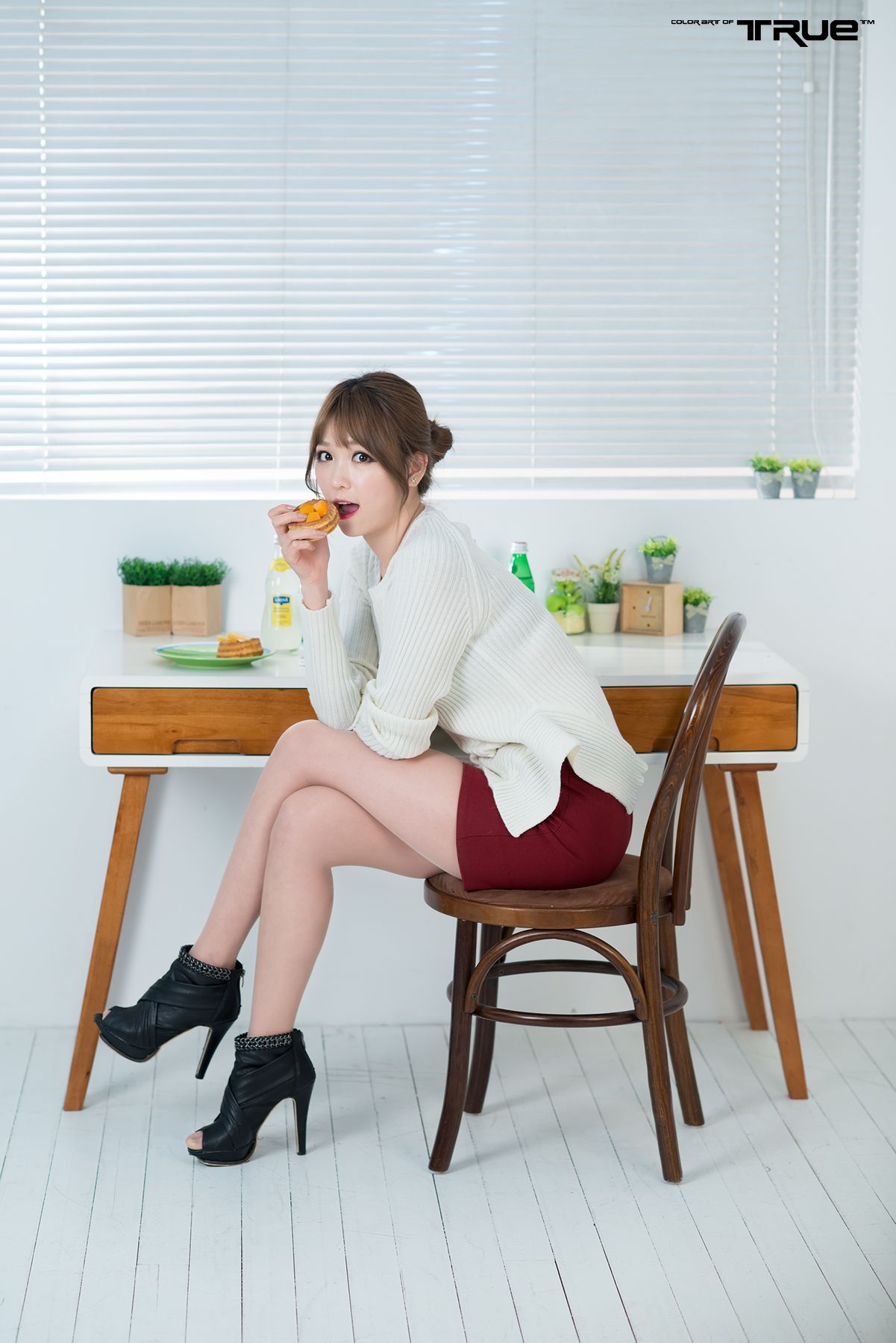 李仁慧(李恩慧)《办公室里的优雅气质女神》写真合集-图49