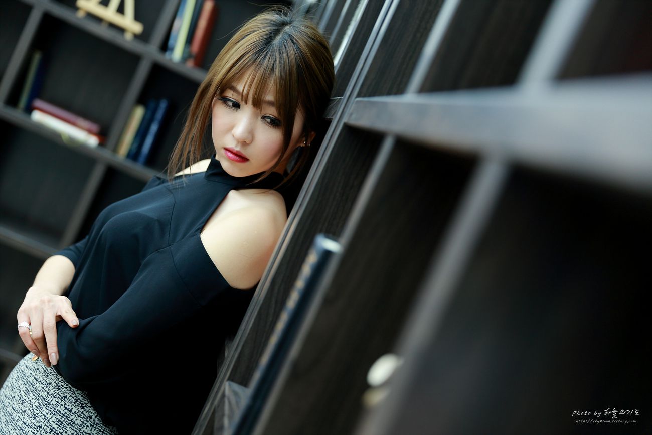 李仁慧(李恩慧)《办公室里的优雅气质女神》写真合集-图7