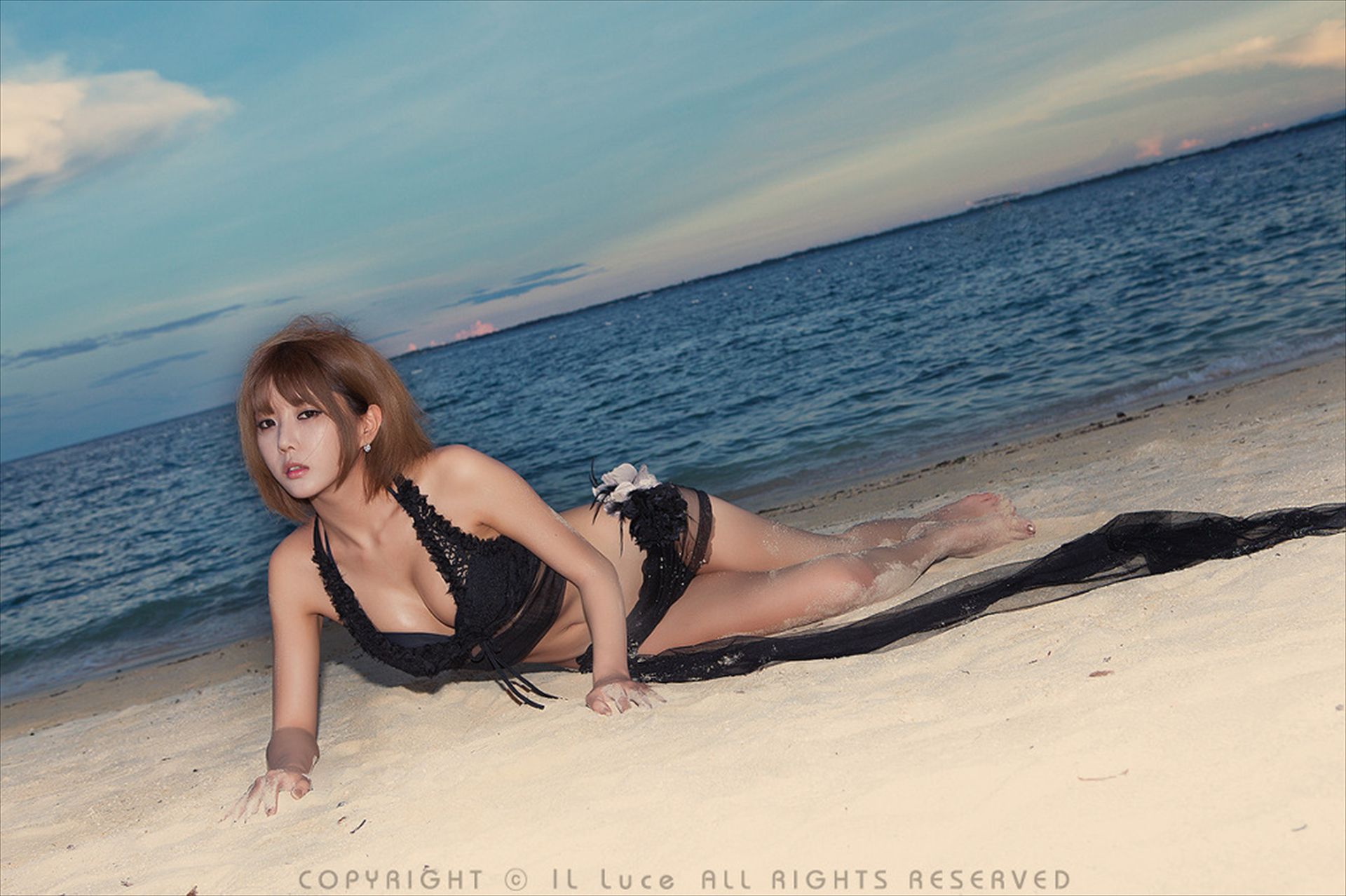 许允美《沙滩唯美蕾丝》-图2