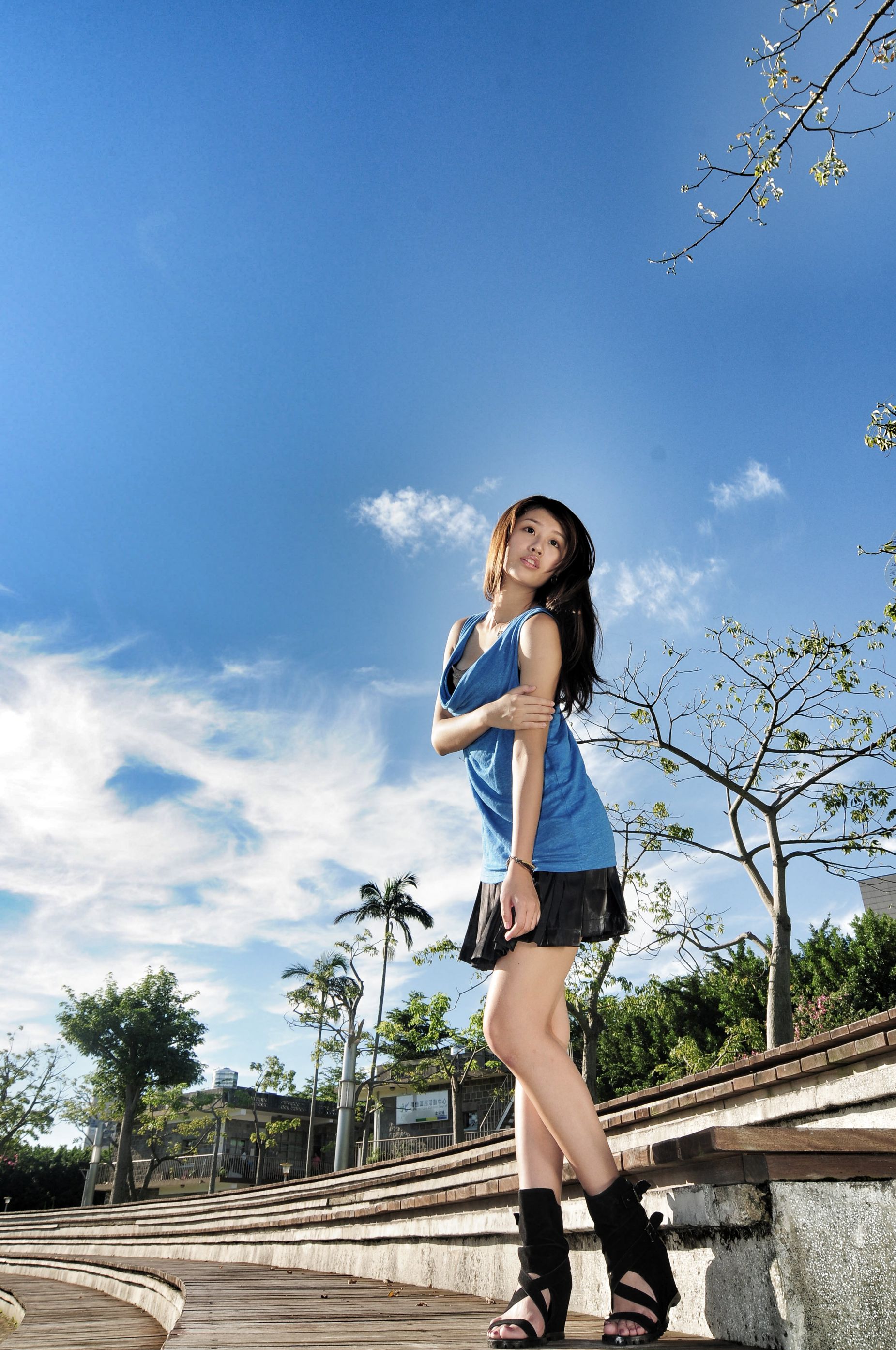 台湾美女林真亦YUNA《阳光街拍》图片合集-图11