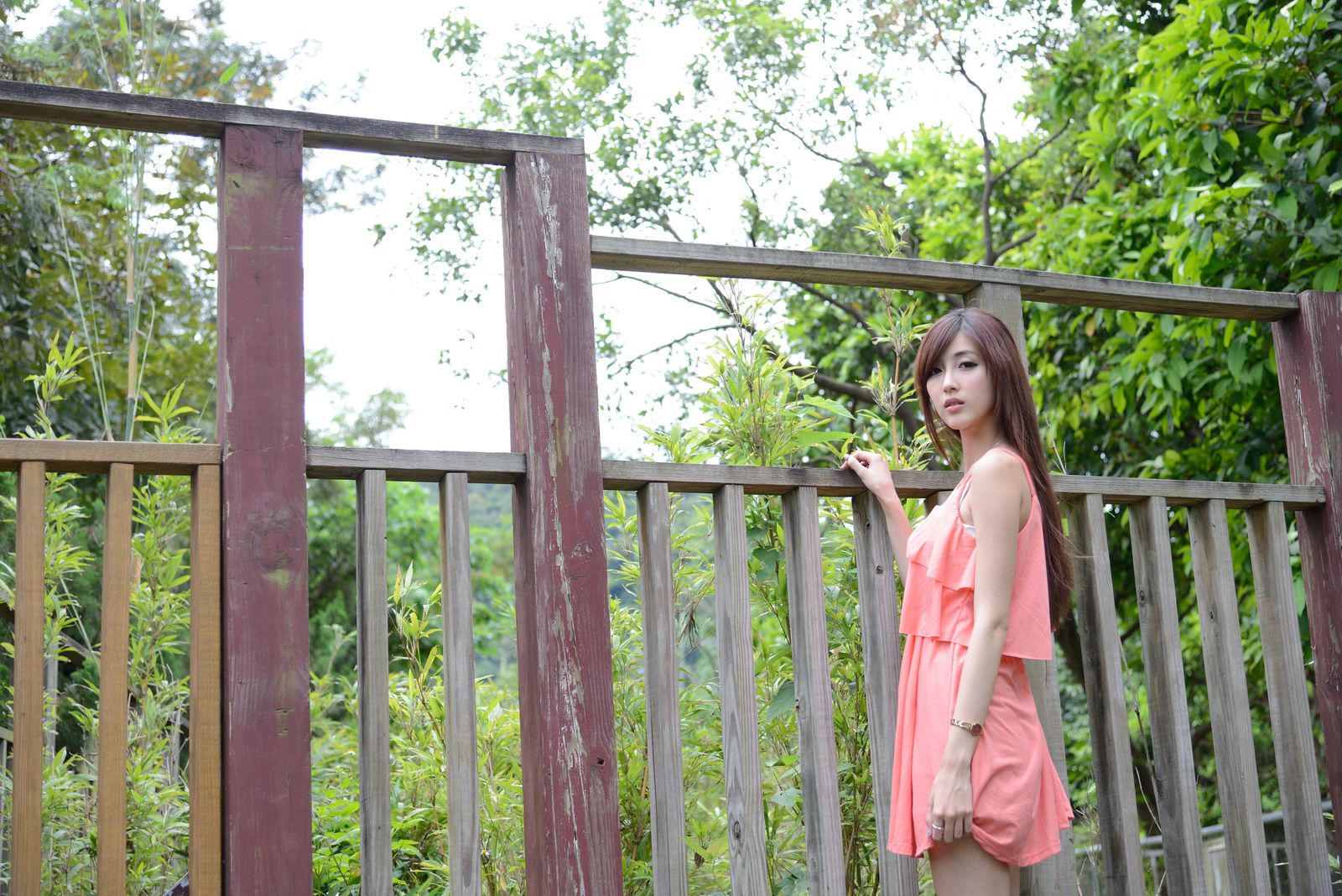 Kila晶晶/廖挺伶《粉色连衣裙外拍》-图0