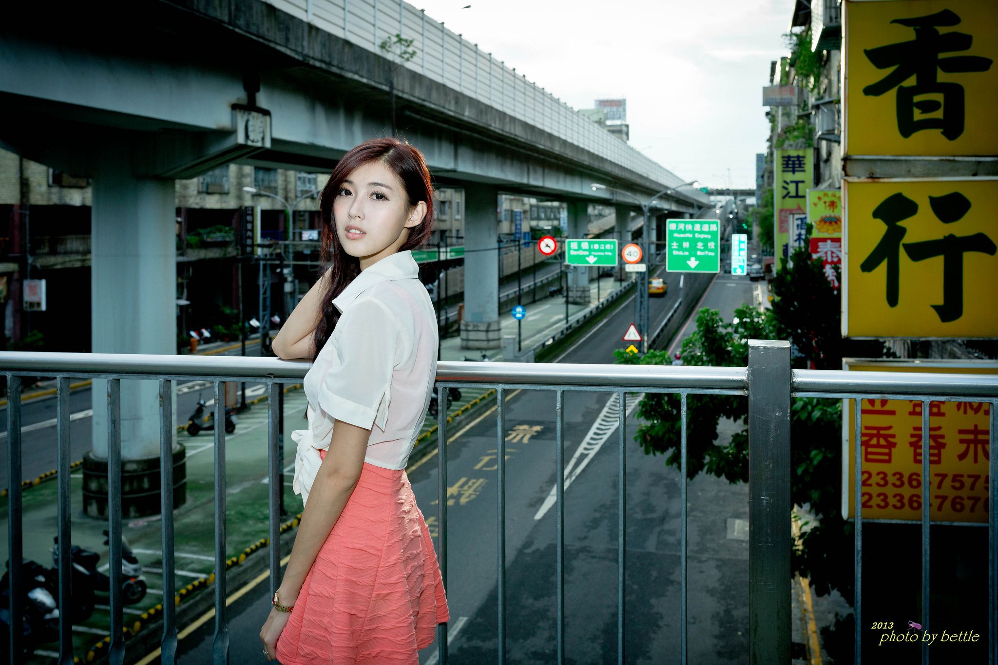 廖挺伶/Kila晶晶《街拍粉嫩连衣裙系列》-图0