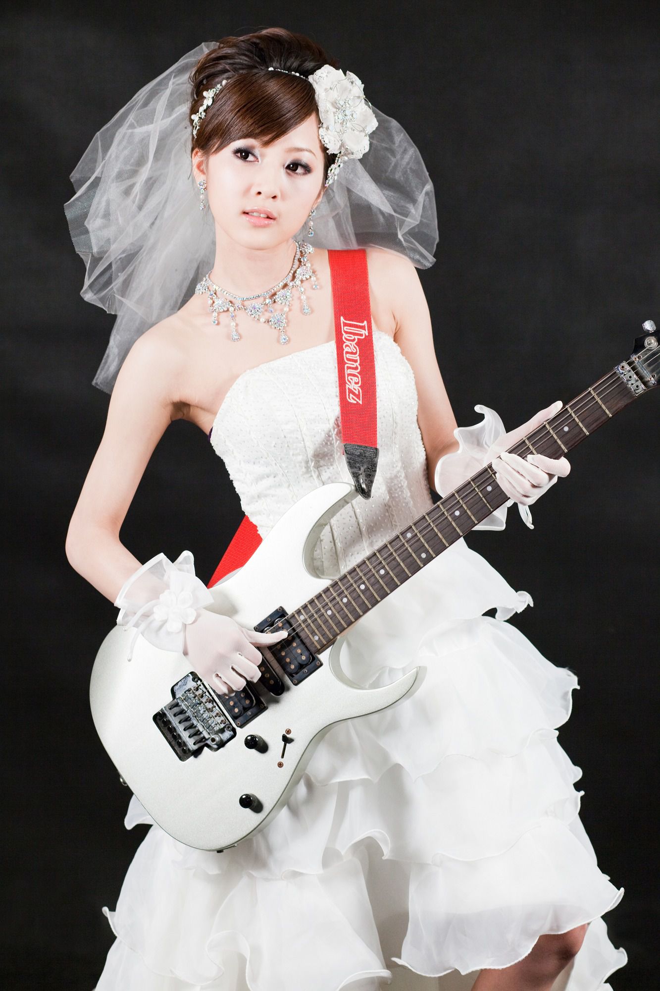 张允霏/果子MM《創意婚紗潮流風》-图22