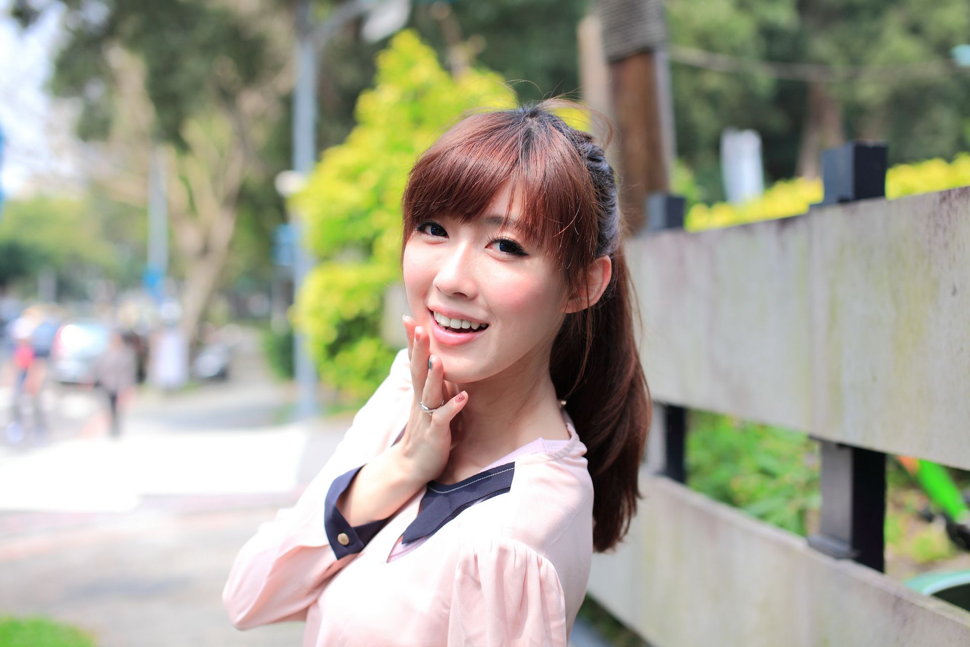 Kila晶晶/金允乔《2组超短裙街拍》-图1