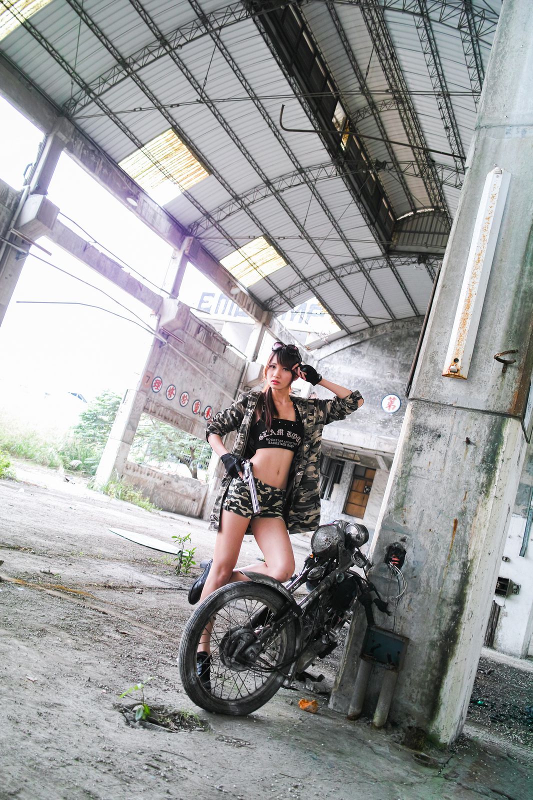 台湾美女蔡译心Candice《南港廢墟外拍》-图0