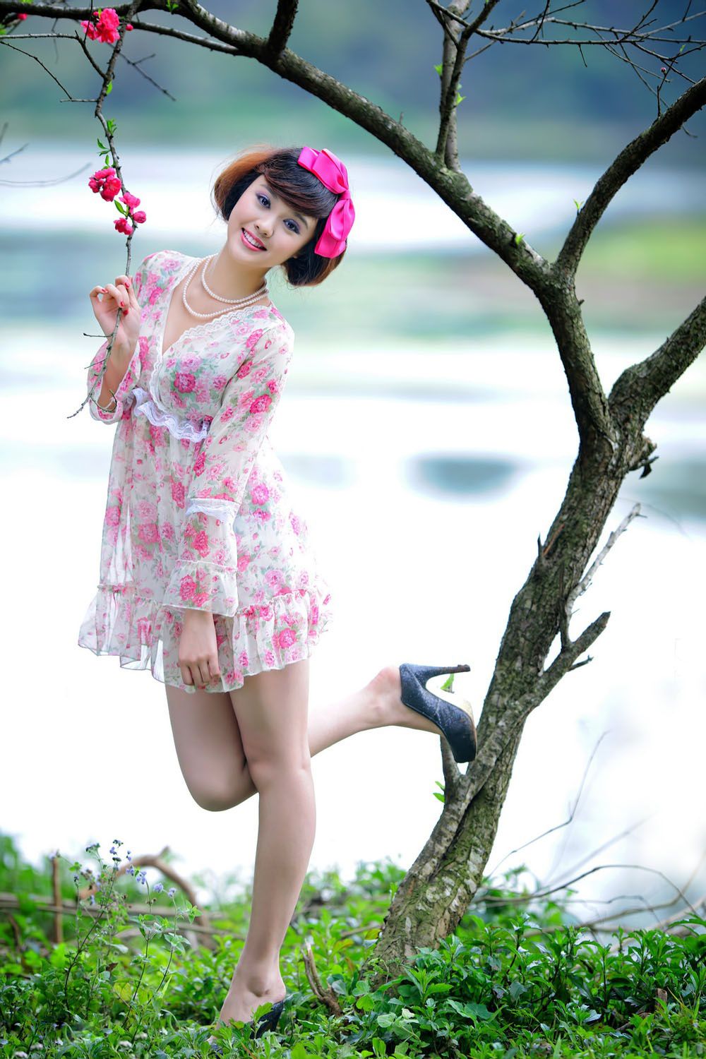 台湾妹子尹芝《唯美花色连衣裙外拍》-图15