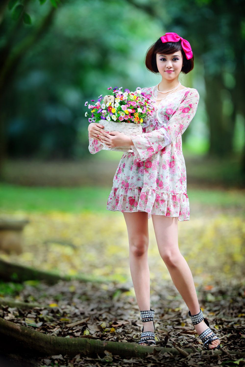 台湾妹子尹芝《唯美花色连衣裙外拍》-图18