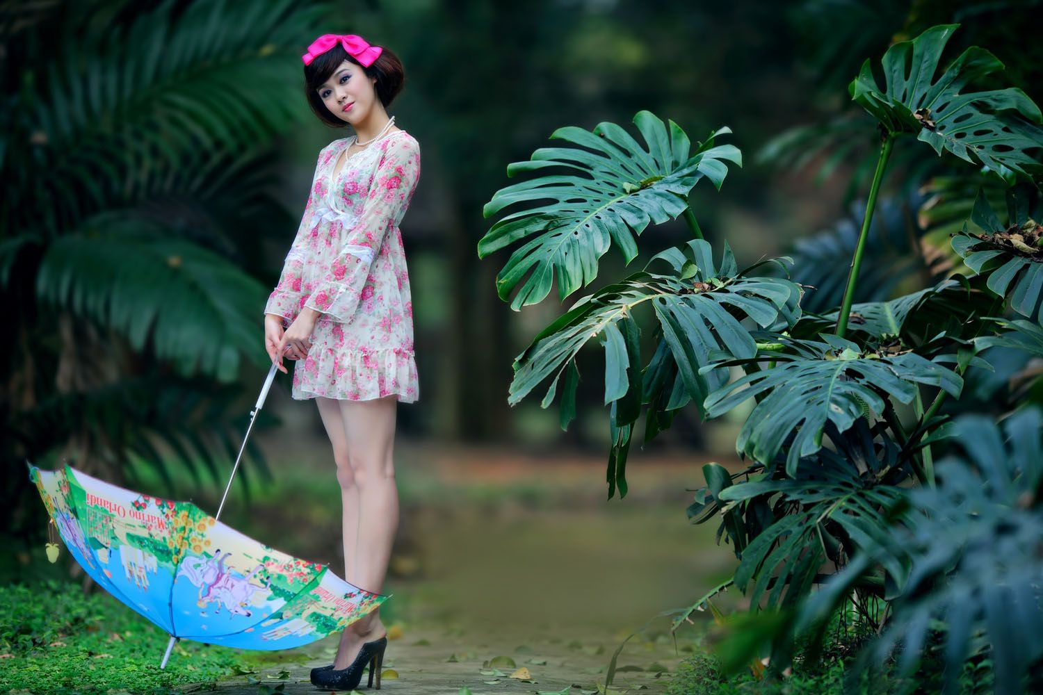 台湾妹子尹芝《唯美花色连衣裙外拍》-图2