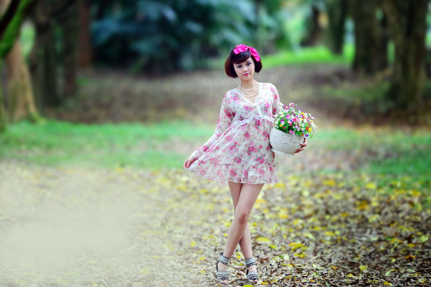 台湾妹子尹芝《唯美花色连衣裙外拍》-图4