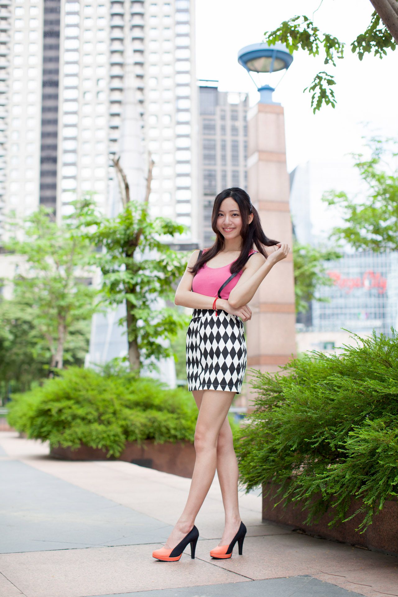 台湾美女Anita林千如《中央商圈外拍》-图2