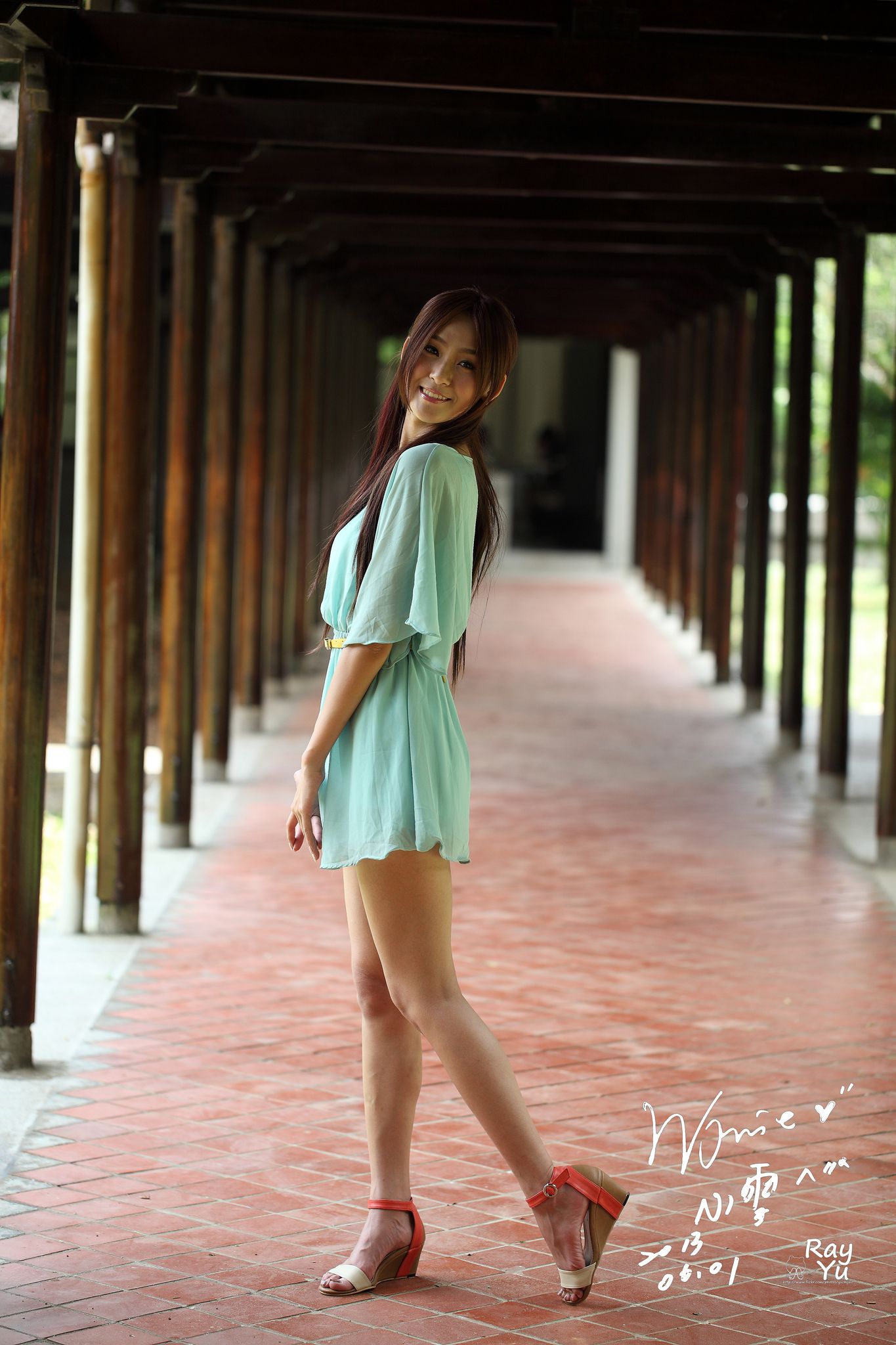 台湾女神Winnie小雪《2组外拍连衣裙图片》写真合集-图79