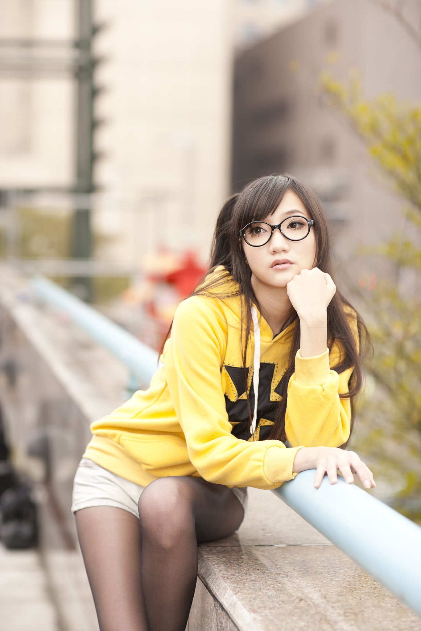 Tina李霜《黑丝街拍图片》写真合集-图10