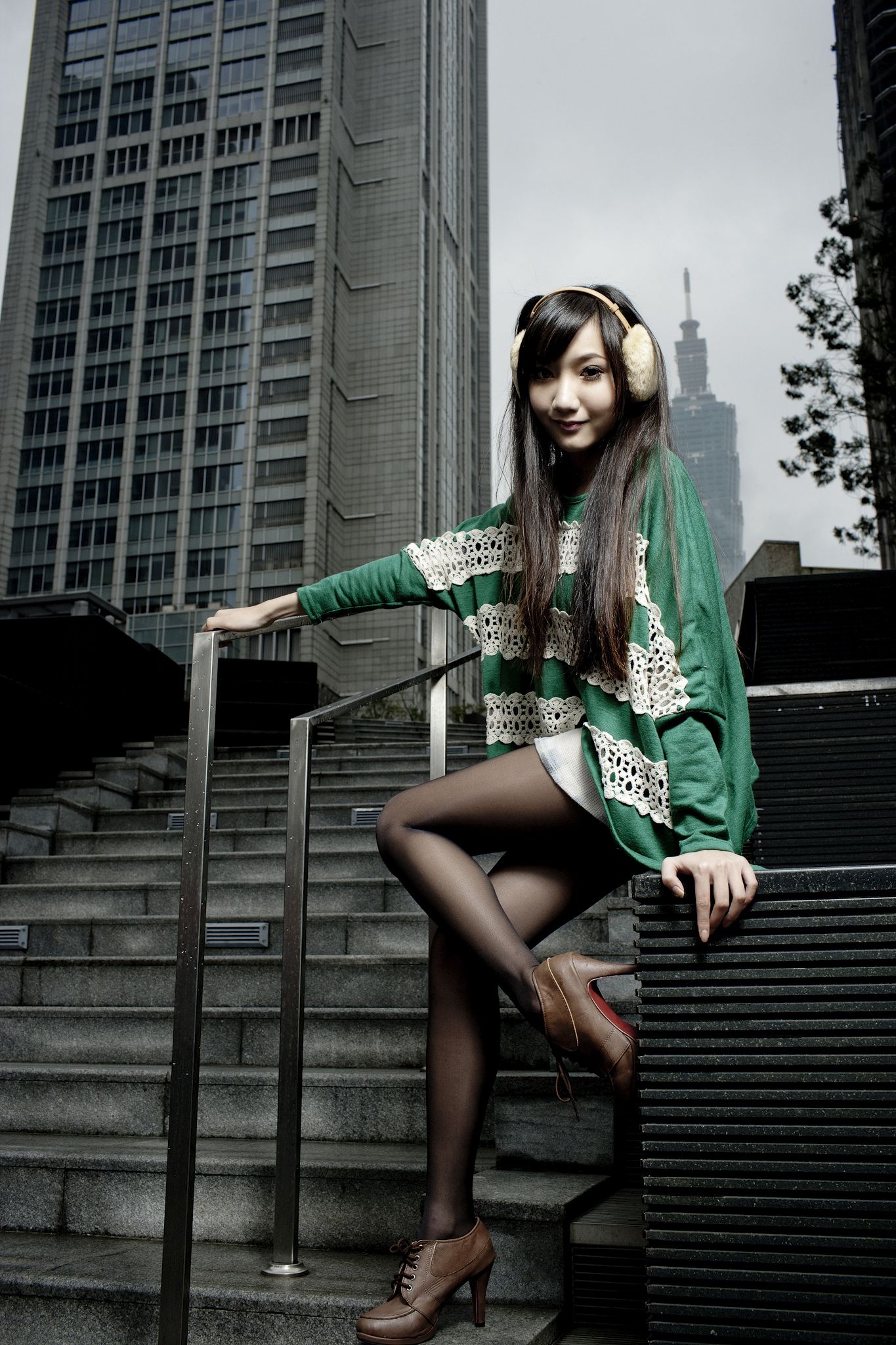 Tina李霜《黑丝街拍图片》写真合集-图14