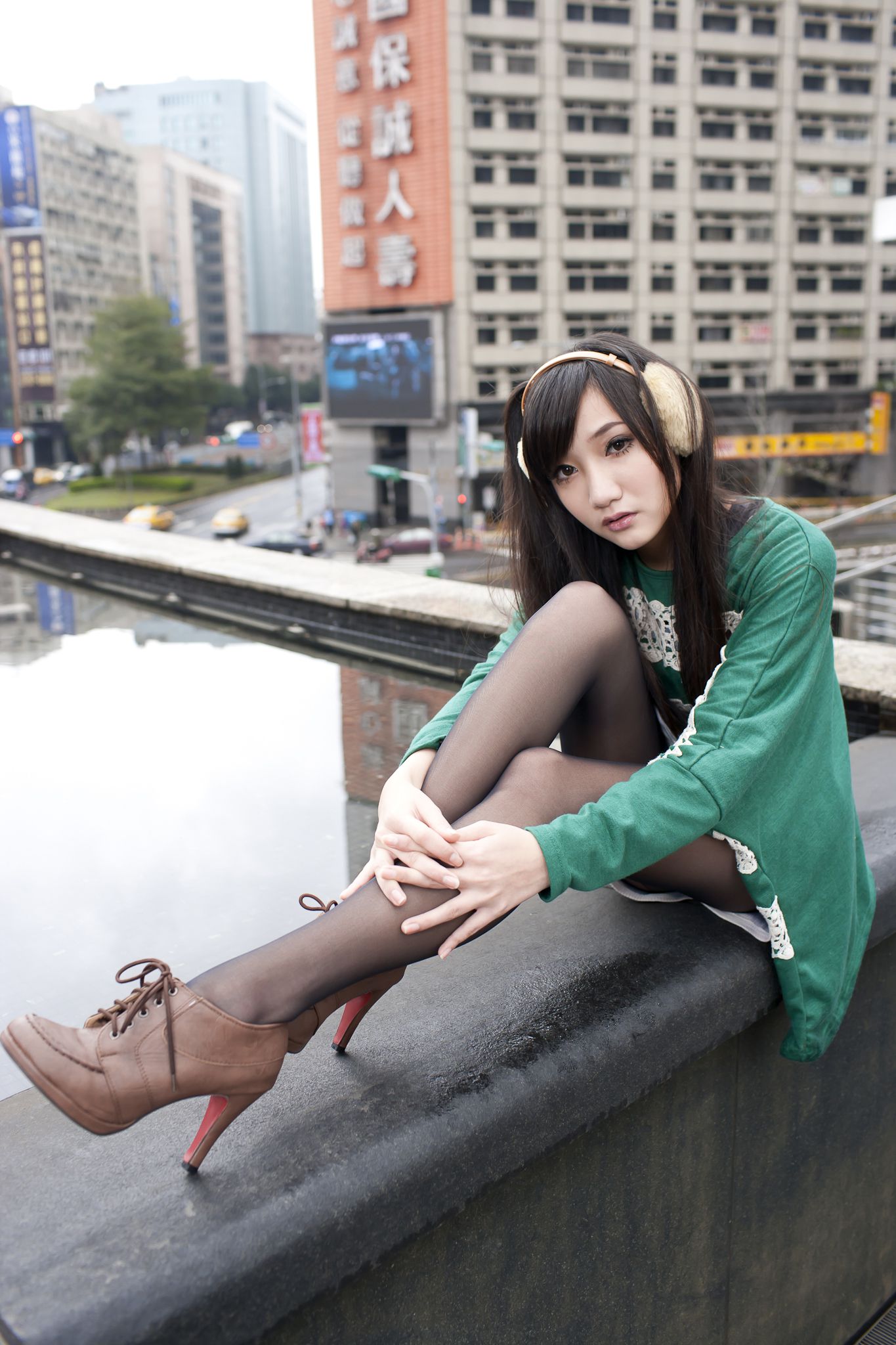 Tina李霜《黑丝街拍图片》写真合集-图17