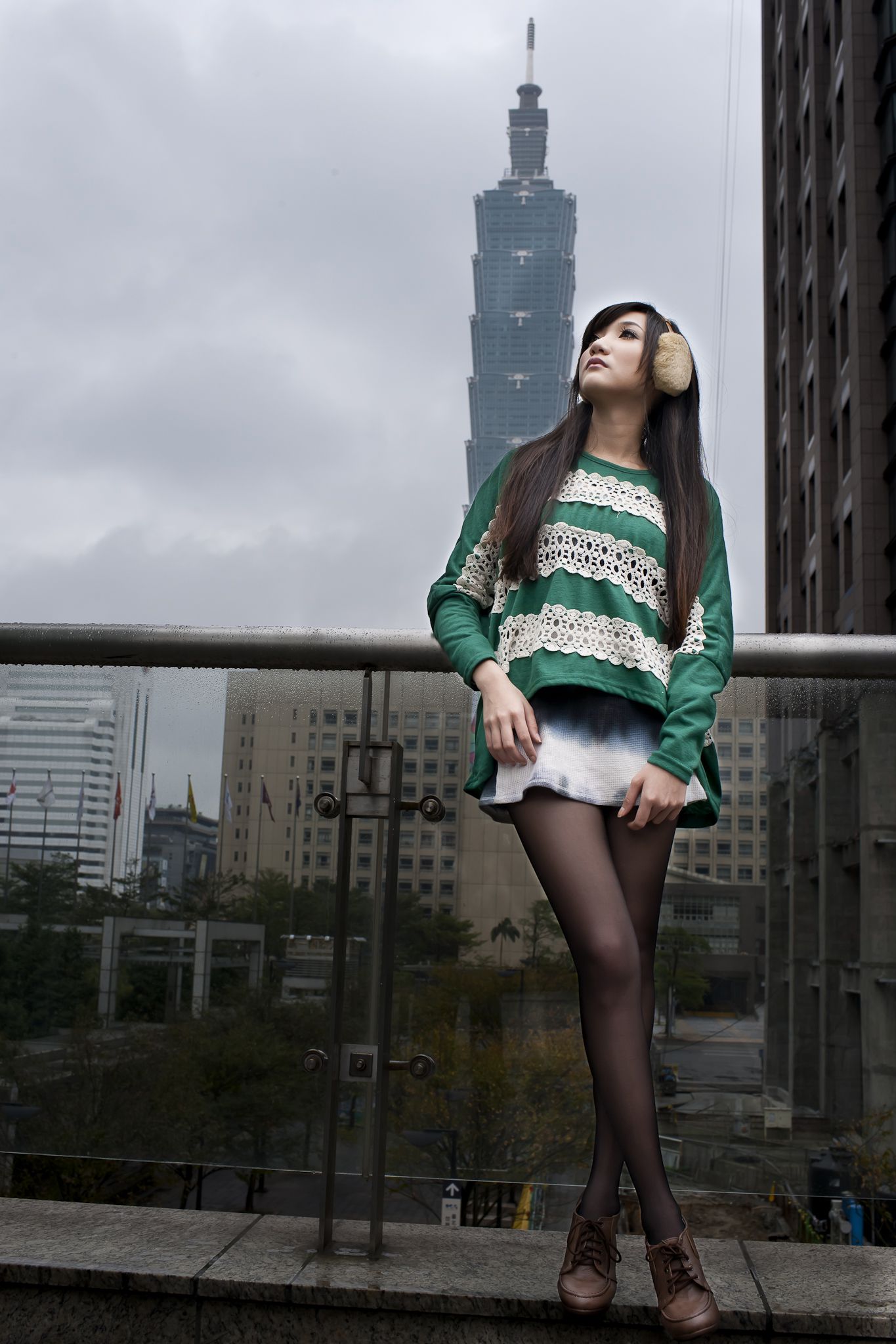 Tina李霜《黑丝街拍图片》写真合集-图18