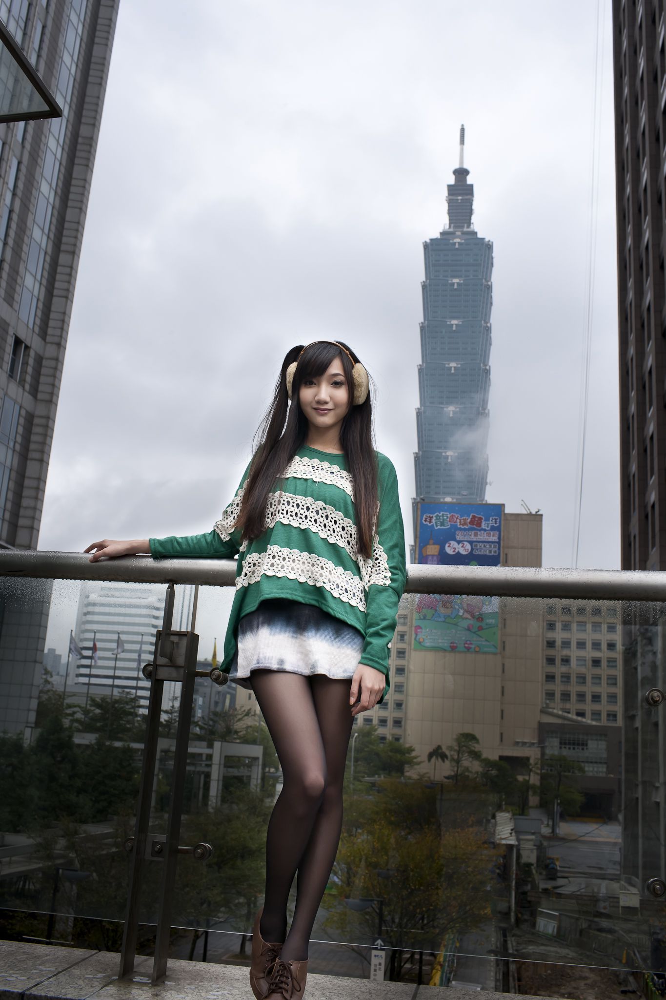 Tina李霜《黑丝街拍图片》写真合集-图20