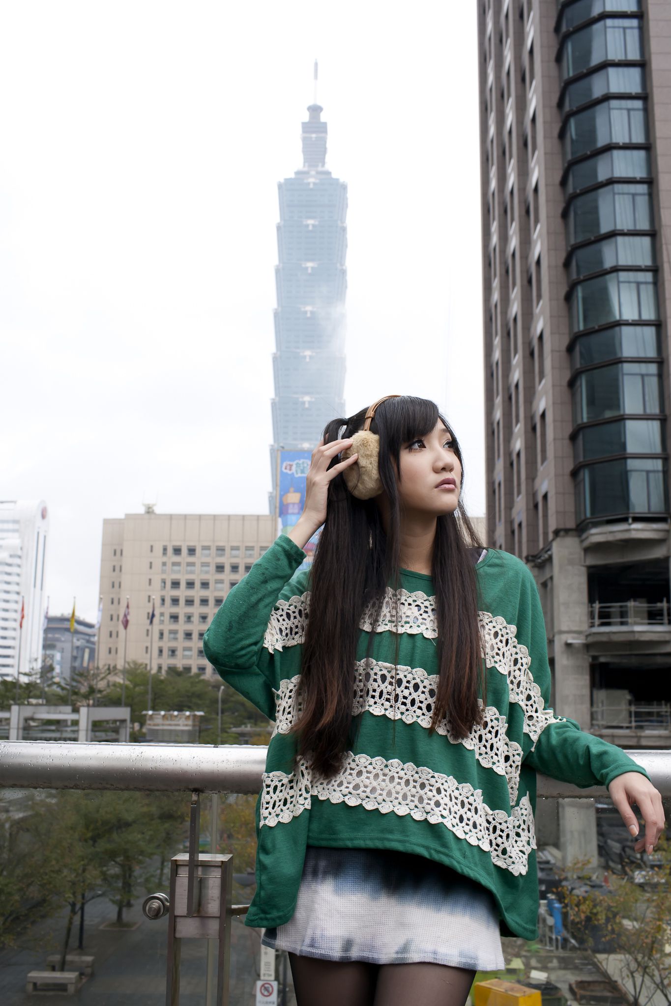 Tina李霜《黑丝街拍图片》写真合集-图21