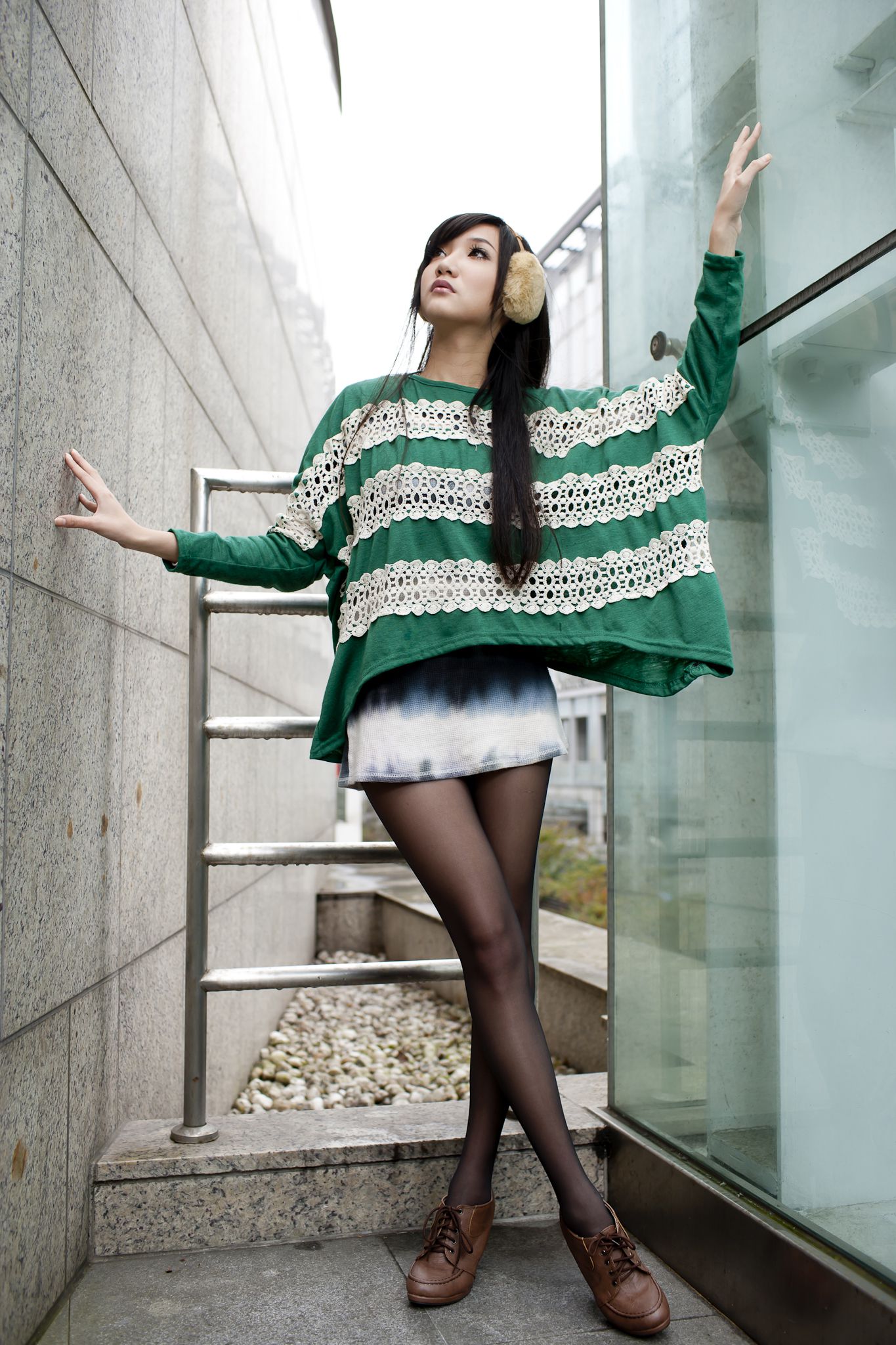 Tina李霜《黑丝街拍图片》写真合集-图24