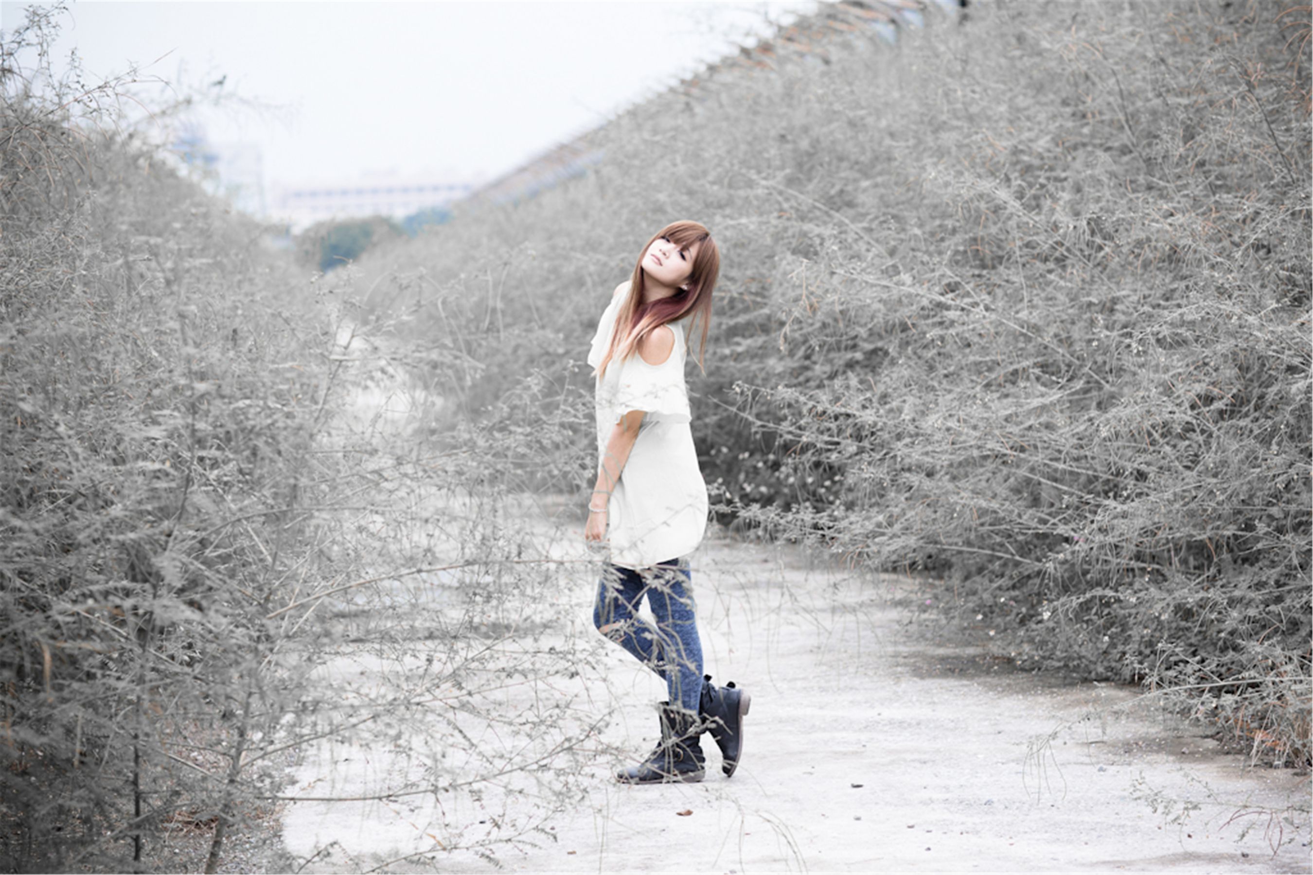 台湾美女模特熊維尼《南港废墟外拍》-图2